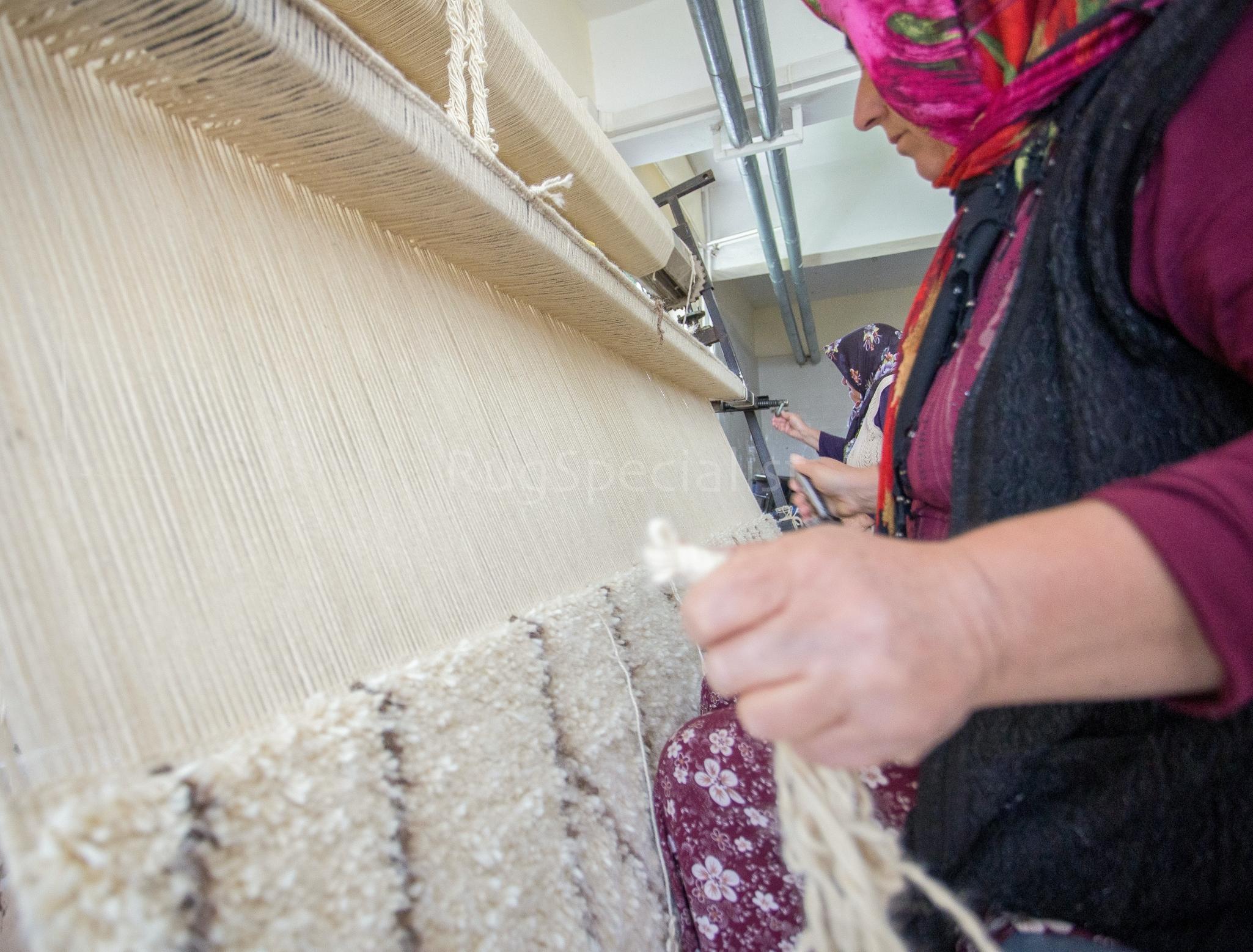 Marokkanischer Berberteppich mit 6.3x6.3 m. 100% natürlicher Wolle. Lattice Design Shaggy-Teppich im Zustand „Neu“ im Angebot in Philadelphia, PA