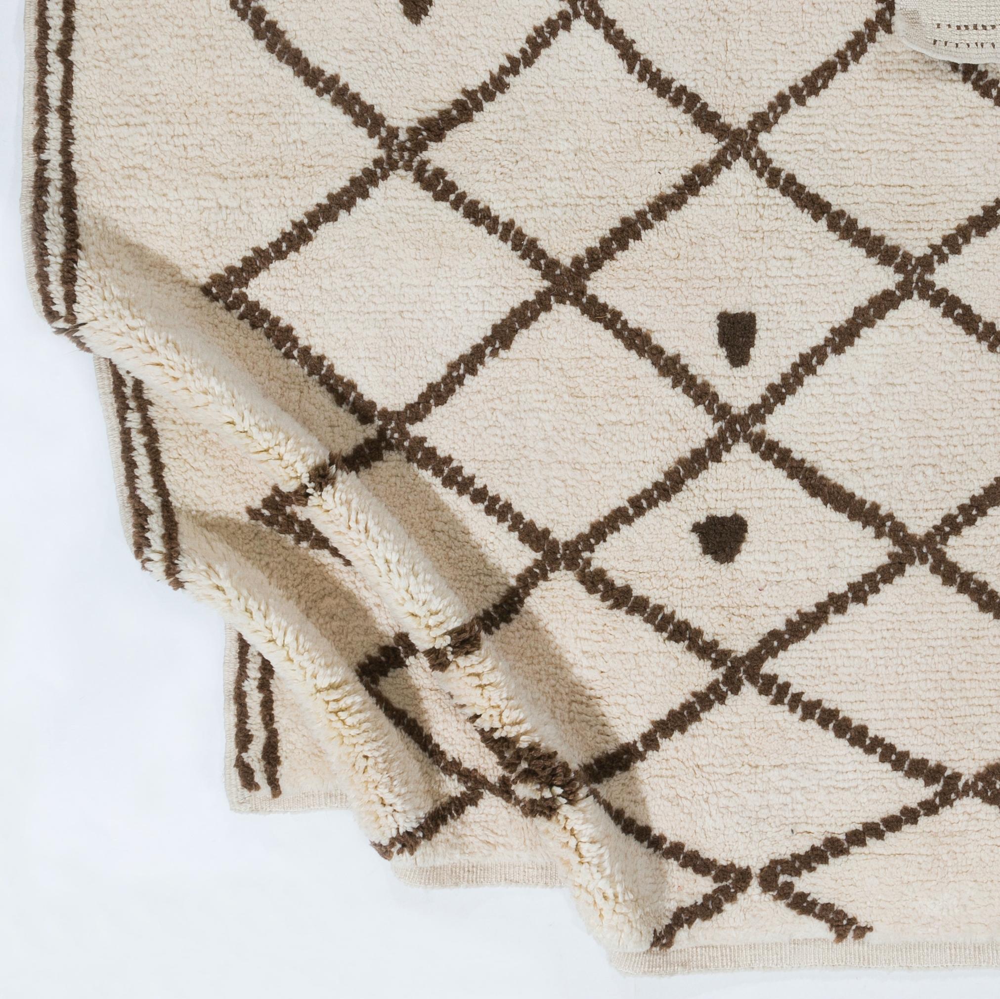 Marokkanischer Berberteppich mit 6.3x6.3 m. 100% natürlicher Wolle. Lattice Design Shaggy-Teppich (21. Jahrhundert und zeitgenössisch) im Angebot