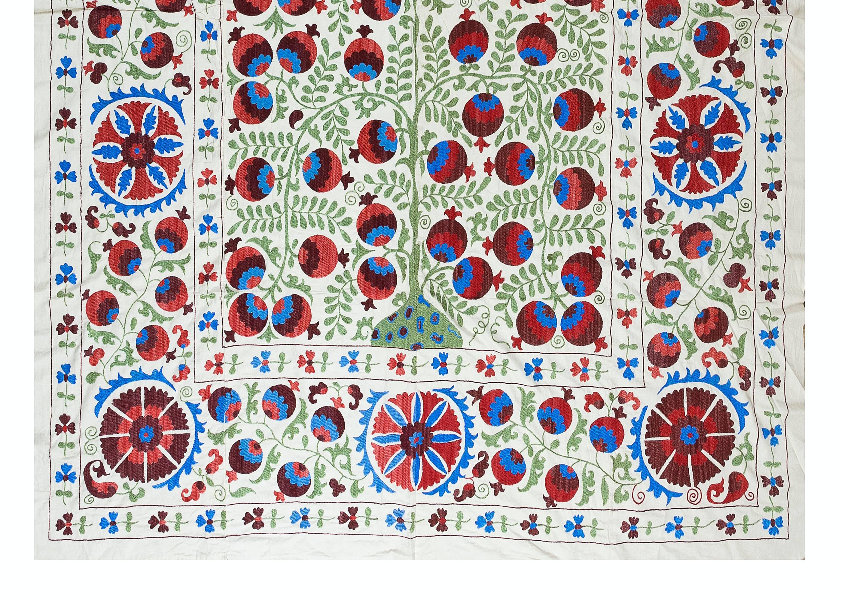 Handbestickter Suzani-Bettband, 6.3x8 m, aus Seide, traditioneller Tischbezug (Usbekisch) im Angebot