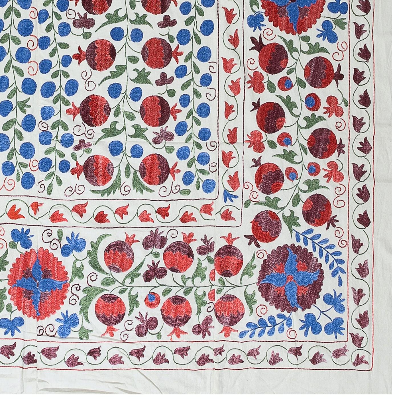 6.3x8.3 Ft Silk Embroidered Large Bedspread, Suzani Wall Hanging, Modern Throw In New Condition For Sale In Philadelphia, PA