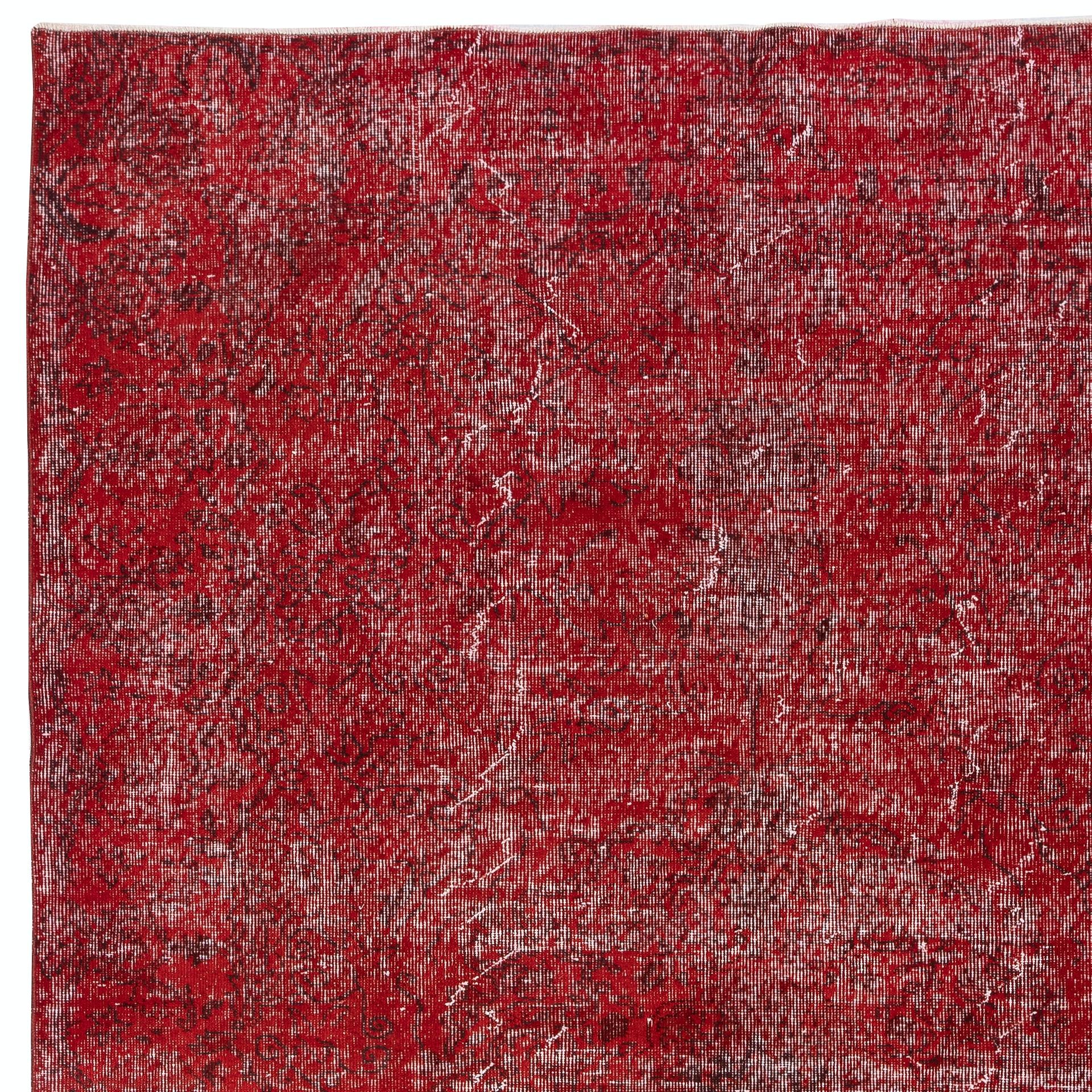 6.3x9.2 Ft Vintage Handmade Türkisch Teppich Overdyed in Rot für moderne Innenräume im Zustand „Gut“ im Angebot in Spring Valley, NY