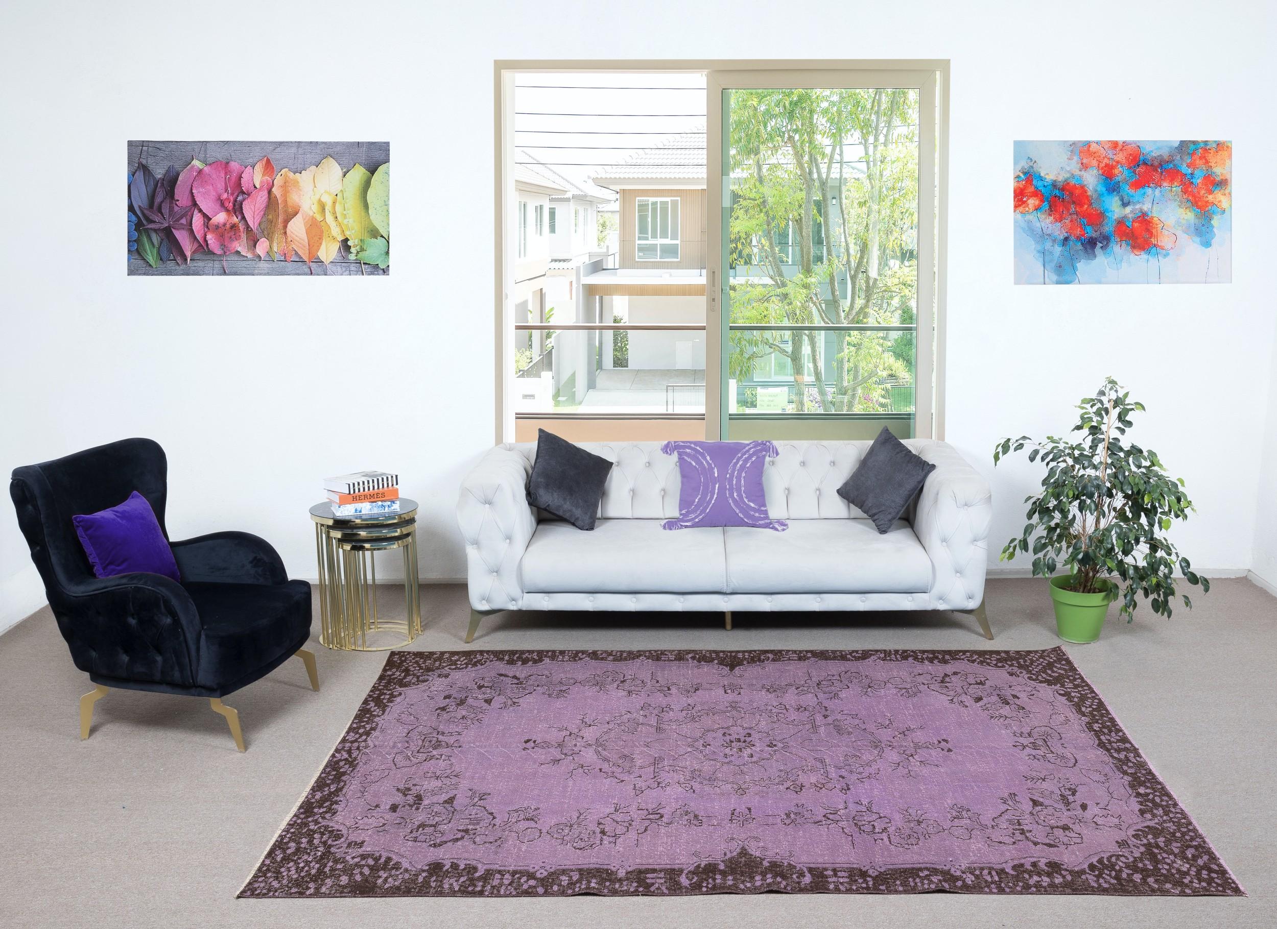 Nos tapis surteints sont tous des pièces vintage nouées à la main qui sont recréées dans notre atelier pour répondre à un plus large éventail de choix de décoration intérieure, du moderne au côtier, de l'industriel au rustique/cottage. Ces tapis