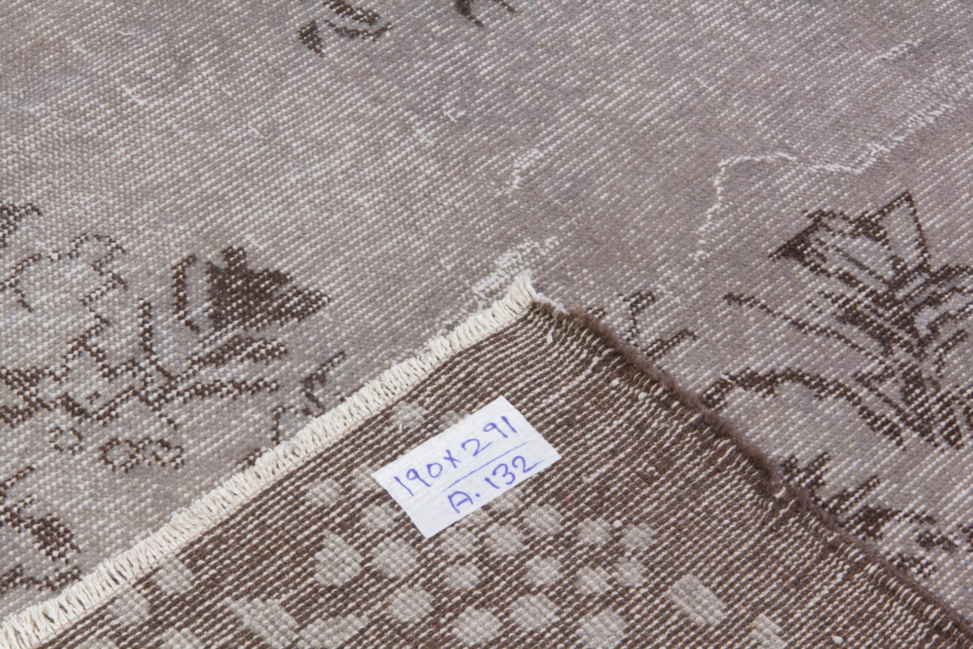 Hand-Woven 6.3x9.6 Ft Contemporary Hand Knotted Turkish Wool Area Rug in Gray Color For Sale