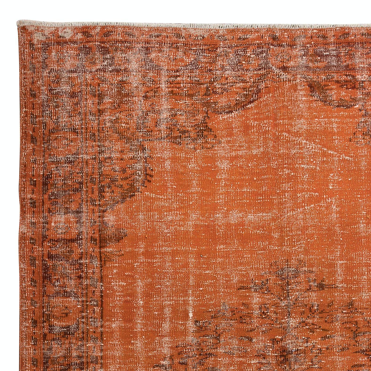 Moderner handgefertigter türkischer Wollteppich in orangefarbenen Farben 6.3x9.6 Ft (Handgewebt) im Angebot