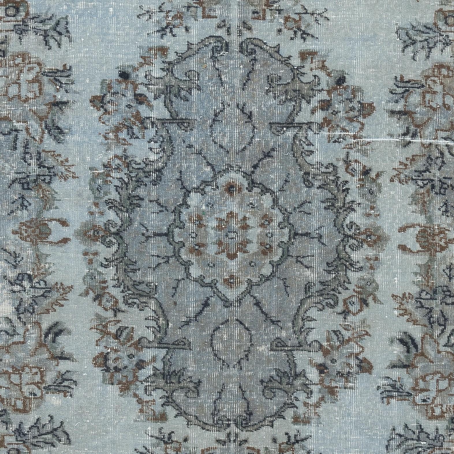 Annodato a mano Tappeto per l'area 6.3x9.6 Ft di colore blu morbido con design a medaglione. Realizzato a mano in Turchia in vendita