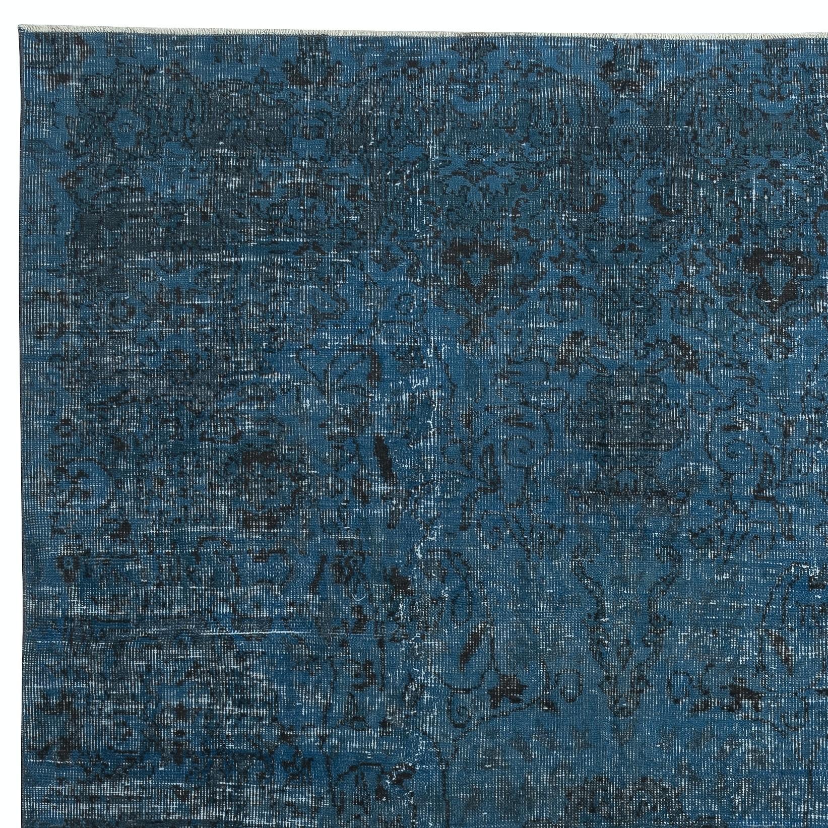 Alfombra contemporánea de lana turca de color azul oscuro, hecha a mano, de 2,5 x 3,8 metros Turco en venta