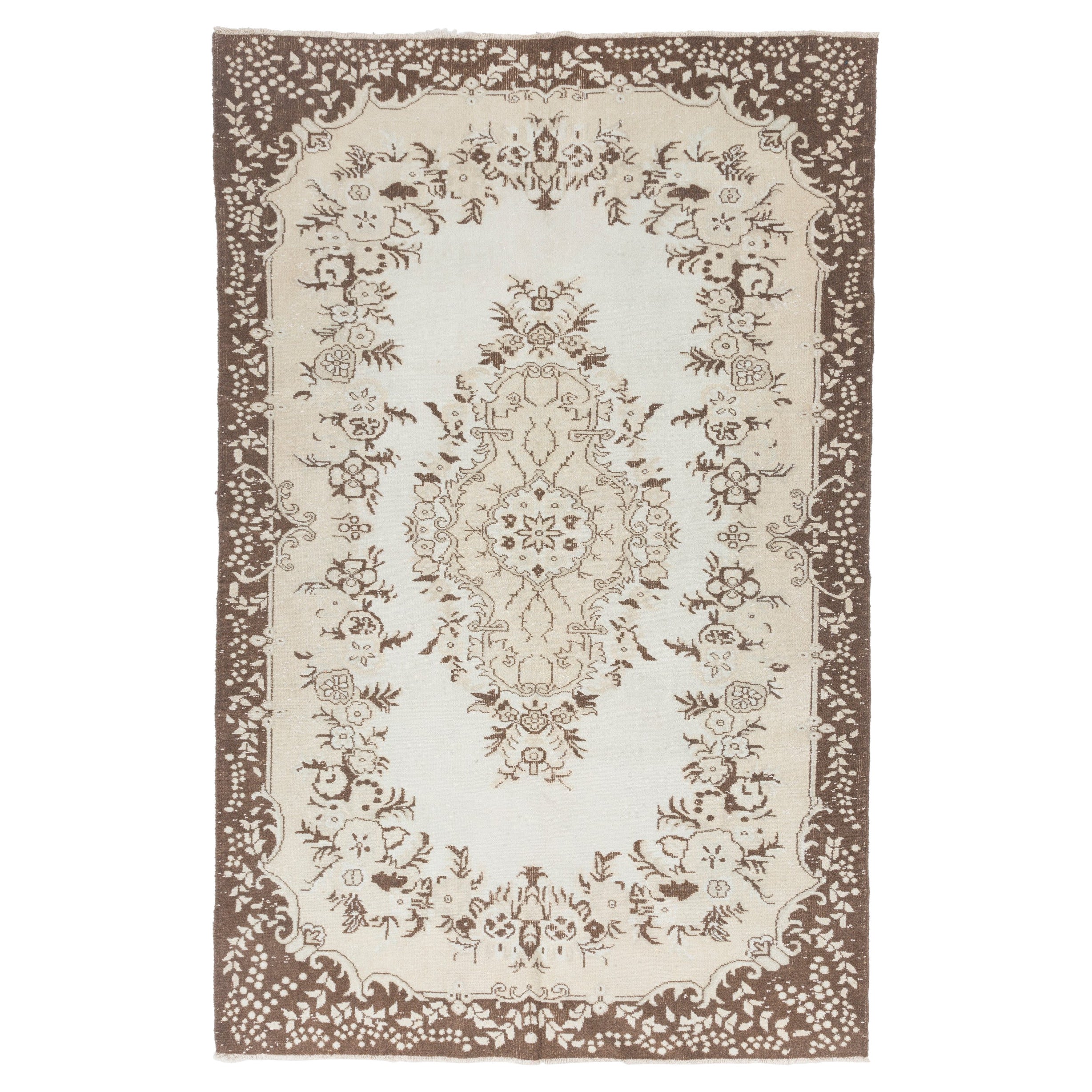 Tappeto per l'area Anatolian Oushak con design a medaglione vintage fatto a mano 6.3x9.8 Ft