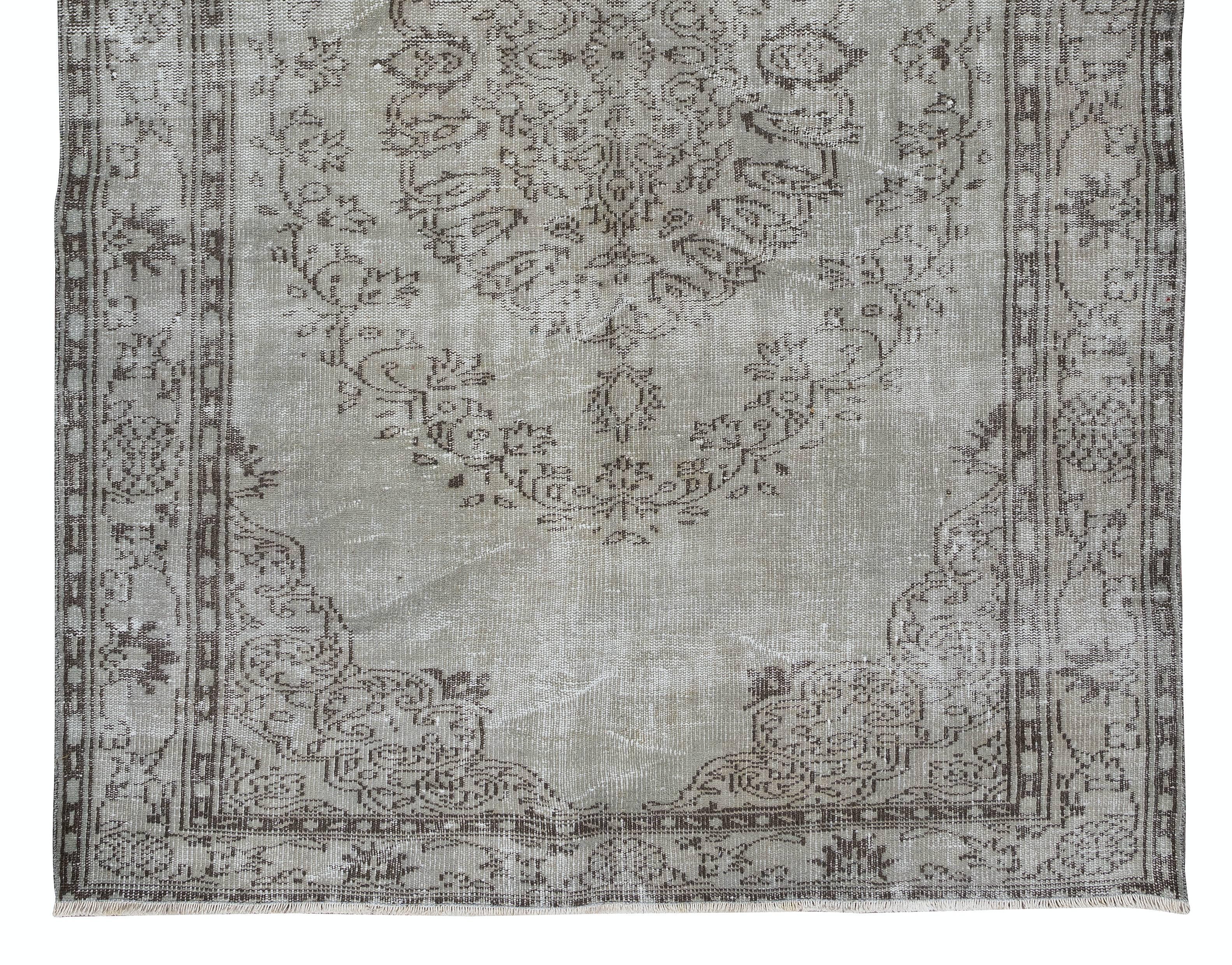 Handmade Vintage Turkish Area Rug, Contemporary Wool Carpet in Gray In Good Condition For Sale In Philadelphia, PA