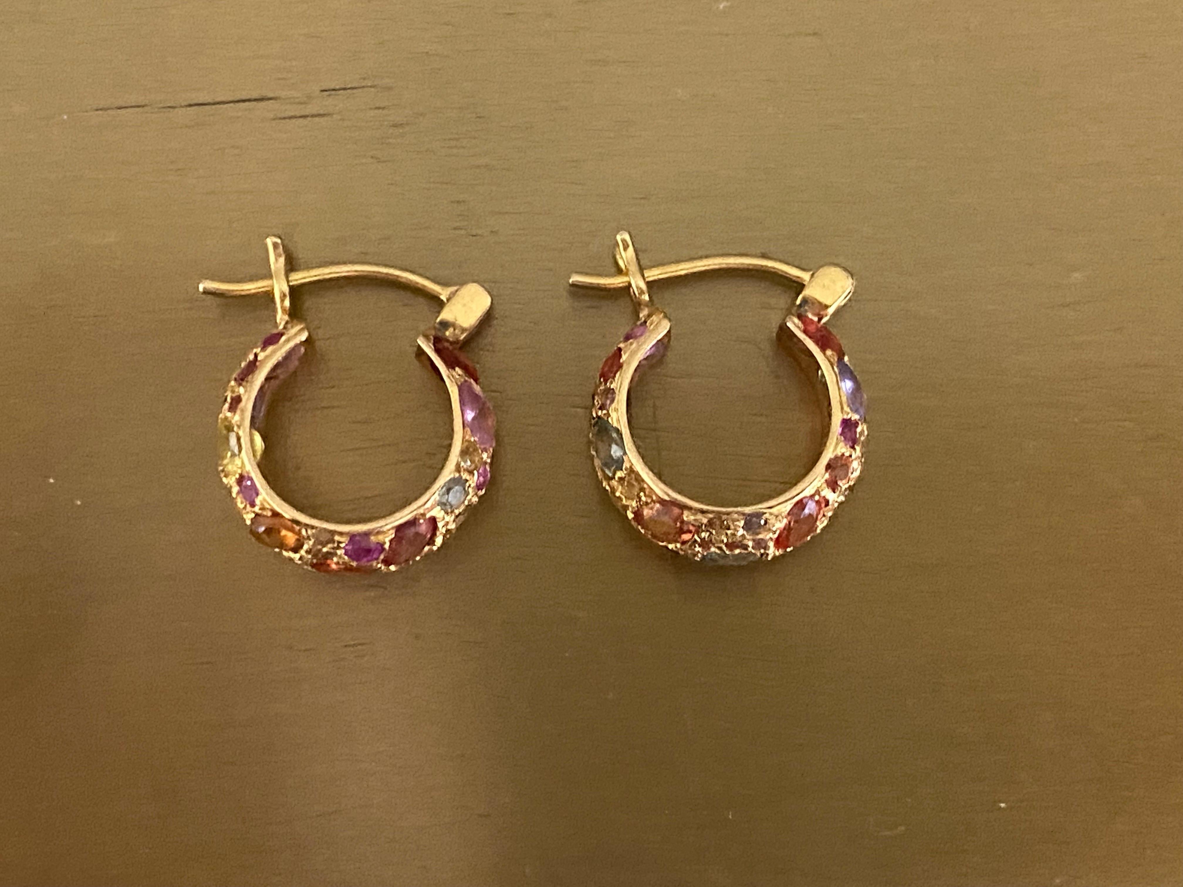 6.4 Carats Multicolored Sapphires in 18kt Gold Hoops by Lauren Harper For Sale 4