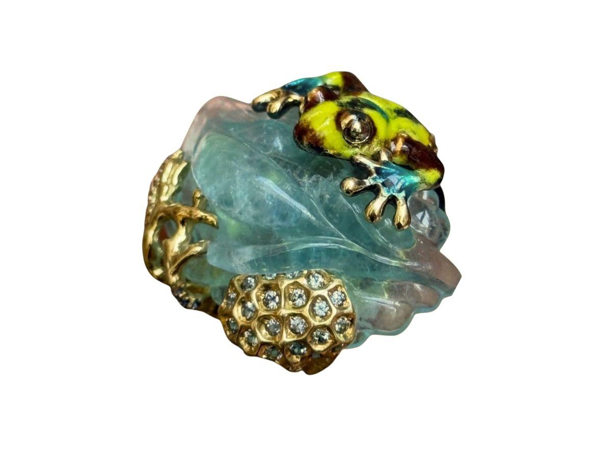 Taille mixte Bague en or jaune 18K émaillée à chaud avec un diamant de 64 ct. Aigue-marine par Konforti Jewelry en vente