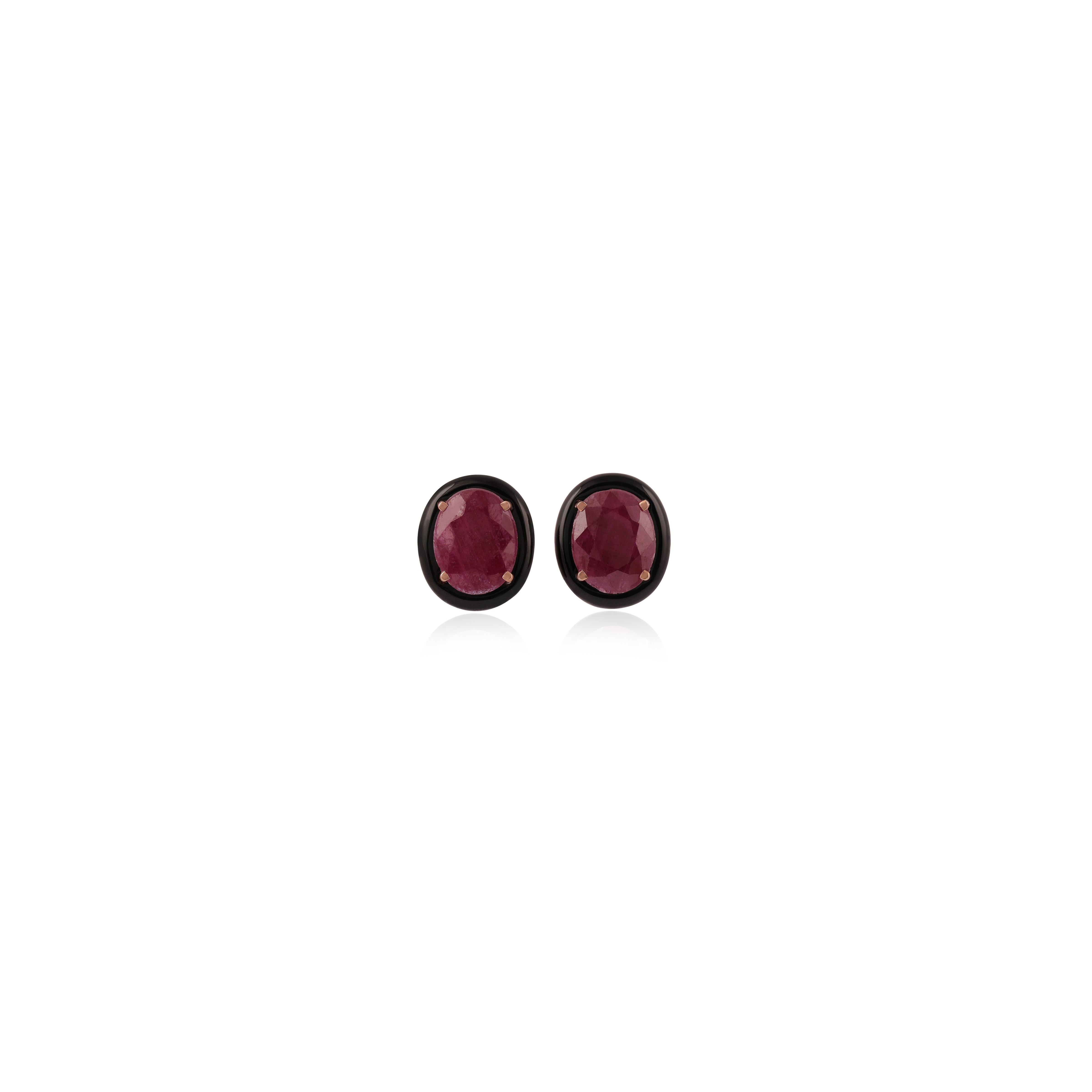 Magnificent ruby, Black onyx Earring studs. 

Ruby: 6.40 carats
Black onyx - 3.30 carat
Rose Gold - 3.94 gm

Custom Services
Available in Different  gem stones 
Request Customization

