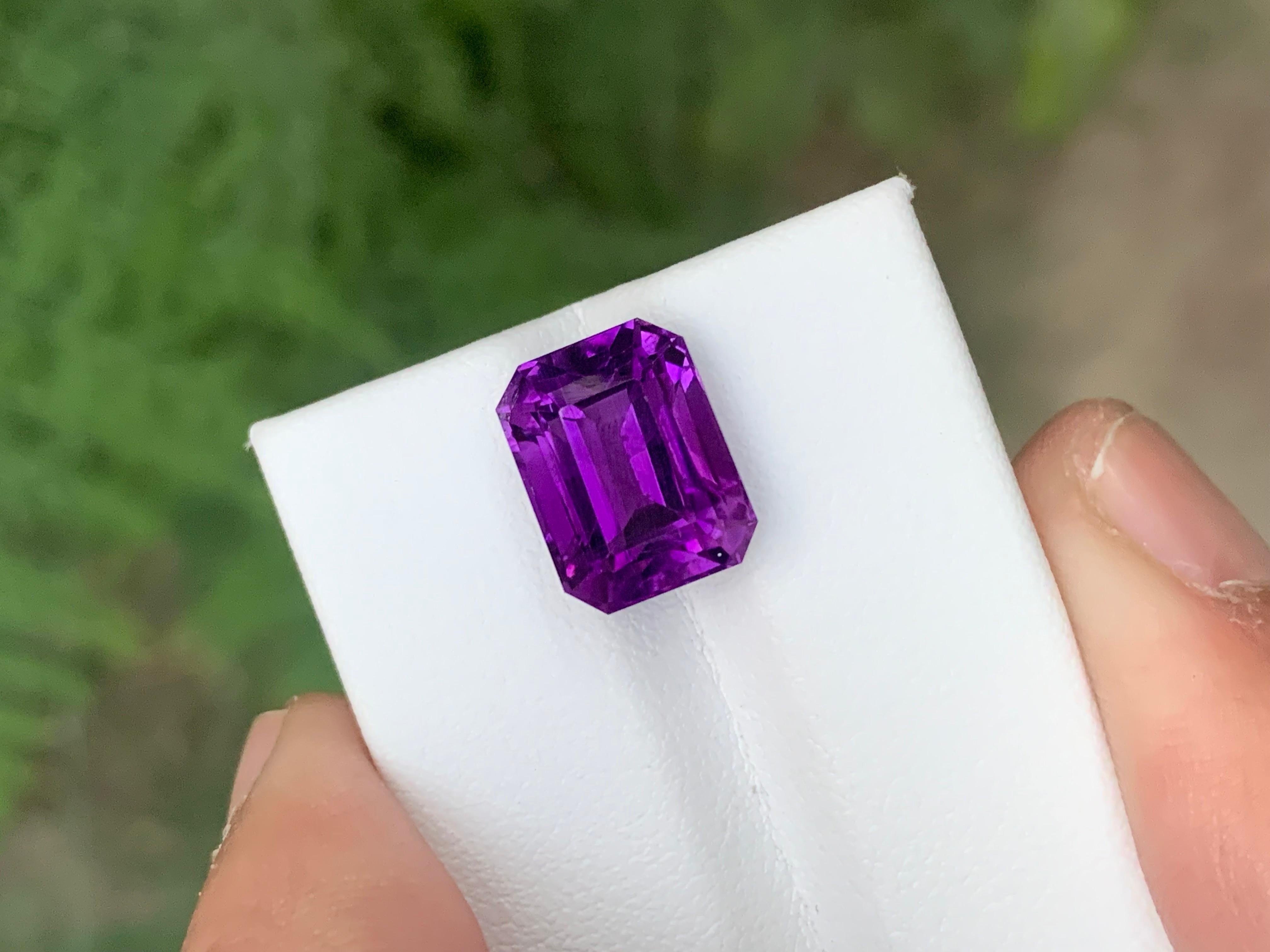 6.40 Carat Natural Loose Amethyst Emerald Shape Gemstone From Brazil In New Condition For Sale In Peshawar, PK