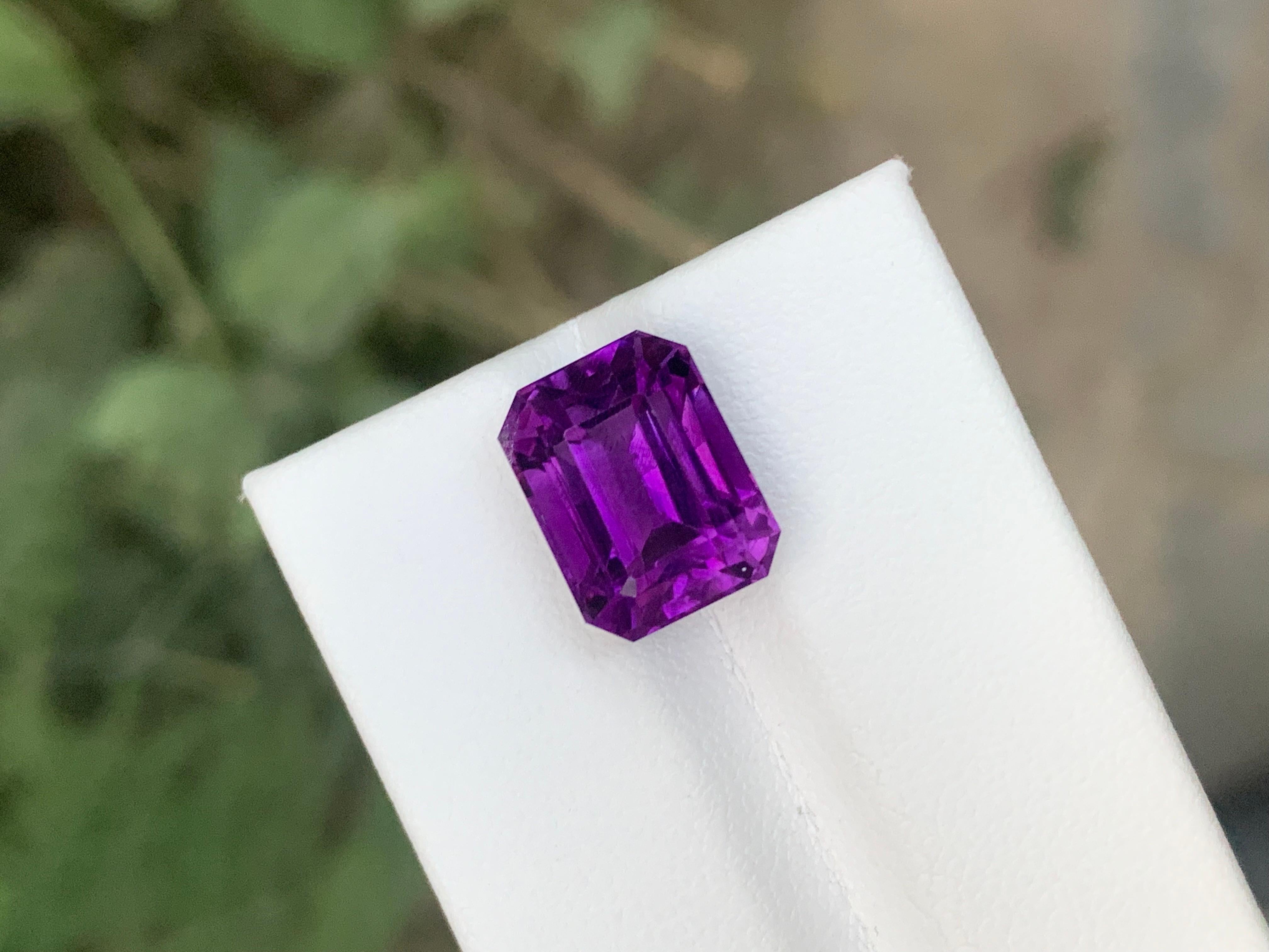 Women's or Men's 6.40 Carat Natural Loose Amethyst Emerald Shape Gemstone From Brazil For Sale