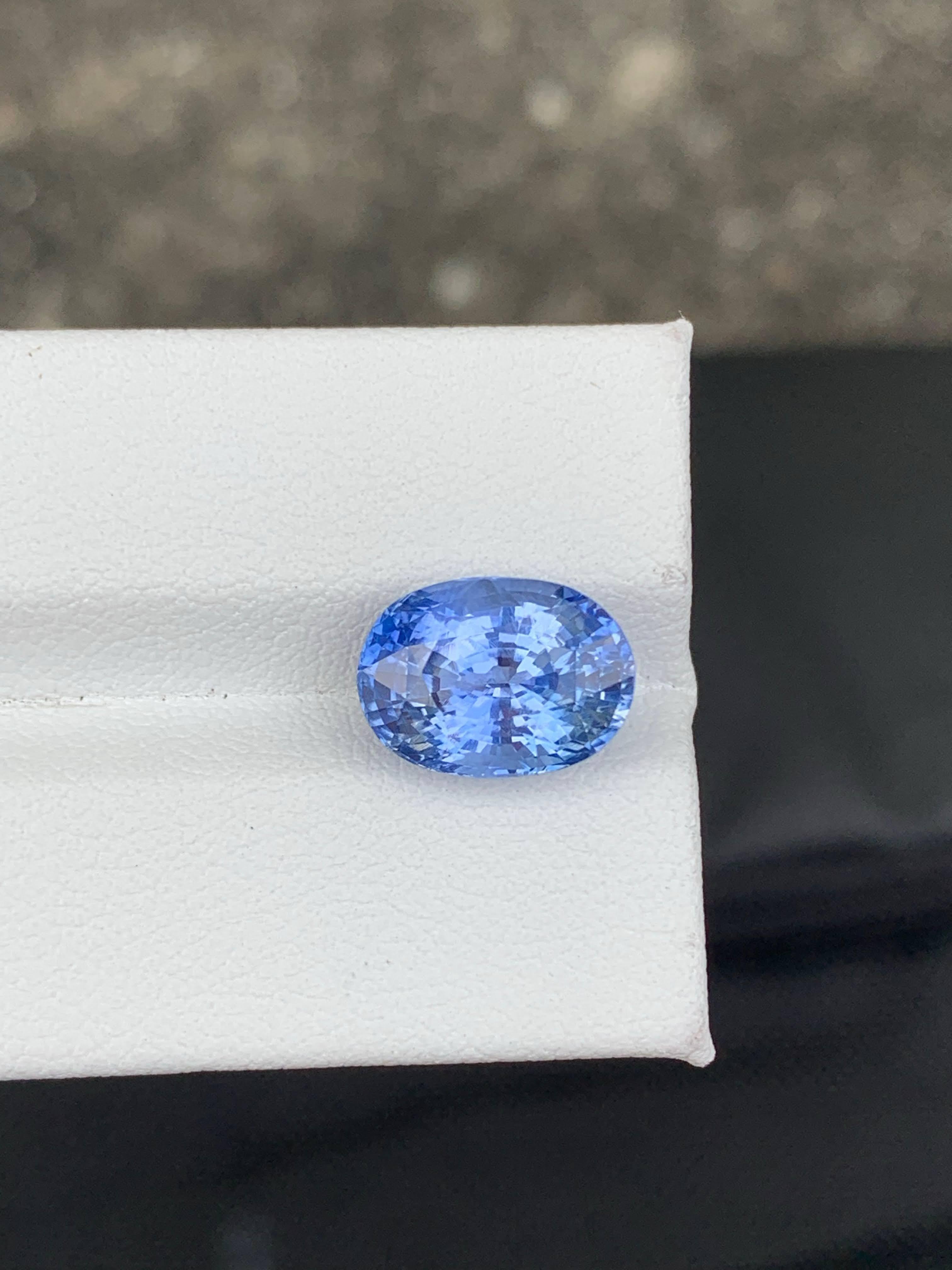 Moderno 6,40 Carati di Zaffiro Blu Naturale Sciolto Certificato Taglio Ovale Gemma dello Sri Lanka in vendita