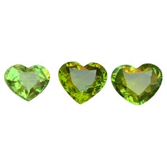 6.40 Carat Natural Vibrant Green Tourmaline Heart Shaped Gemstones Parcel (pierres précieuses en forme de coeur)