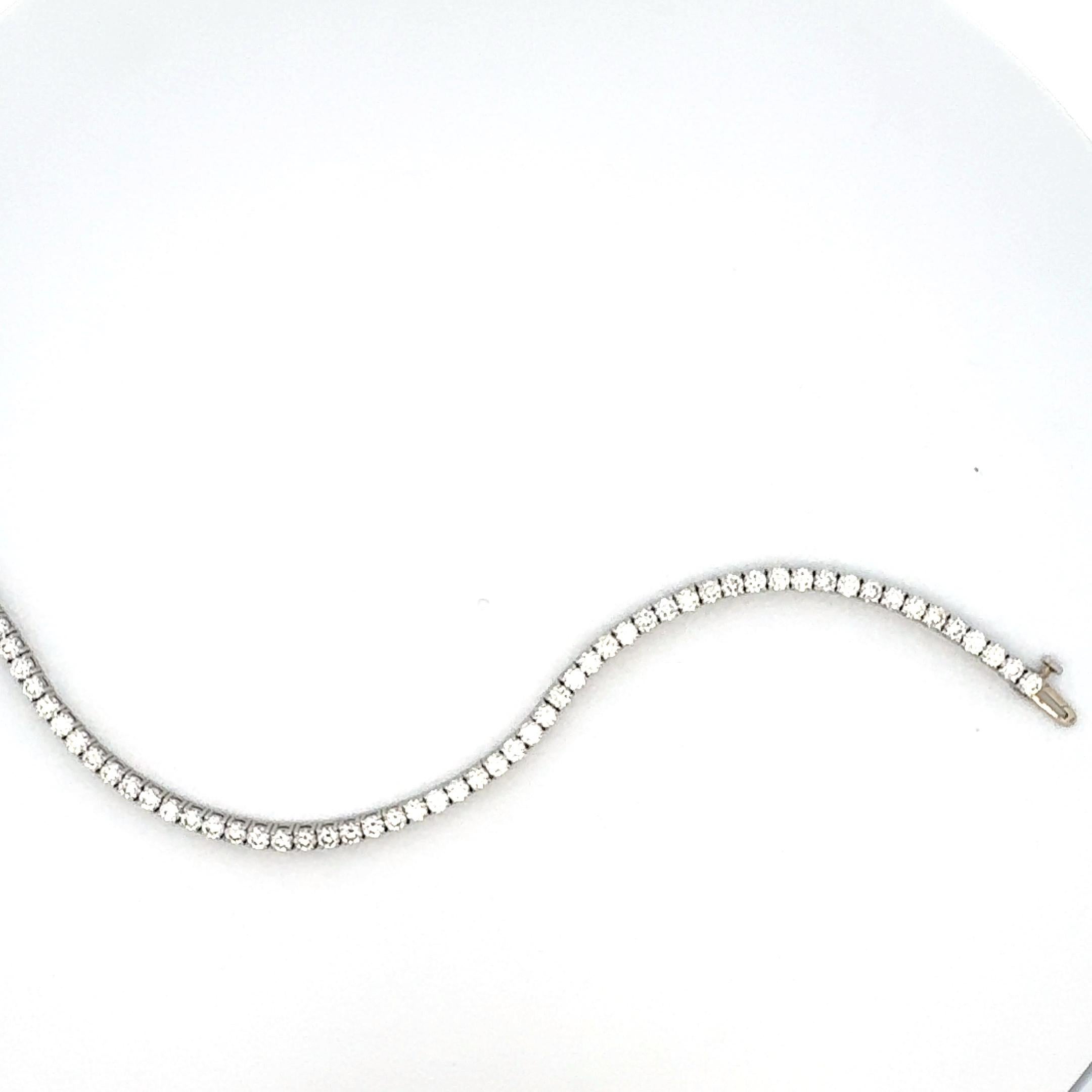  The bracelet features a total of 6.40 carats of round diamonds. These diamonds are set to ensure maximum brilliance and sparkle. The carat weight represents the combined weight of all the diamonds in the bracelet, spread across multiple diamonds.
