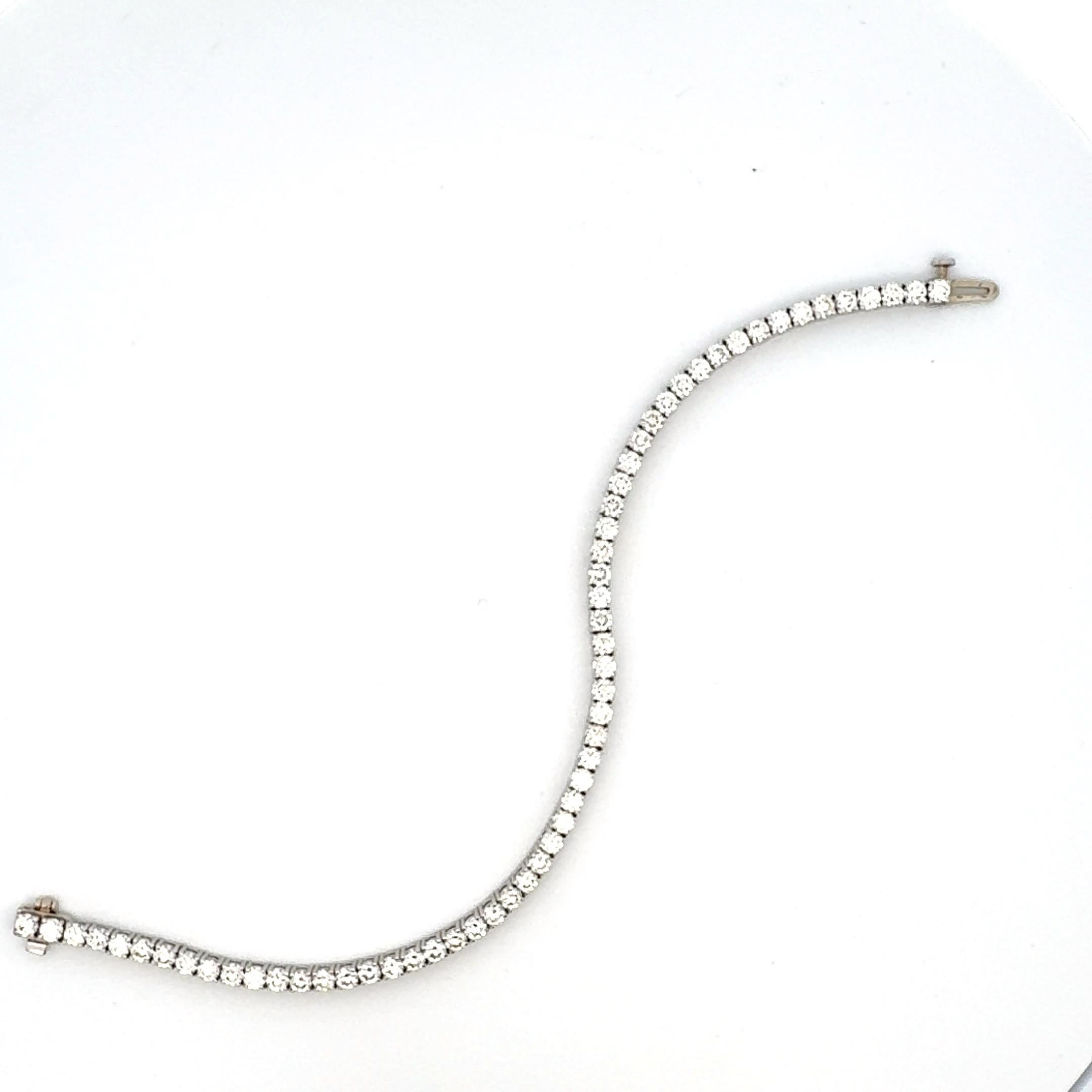 Round Cut 6.40 Carats Diamond Bracelet For Sale