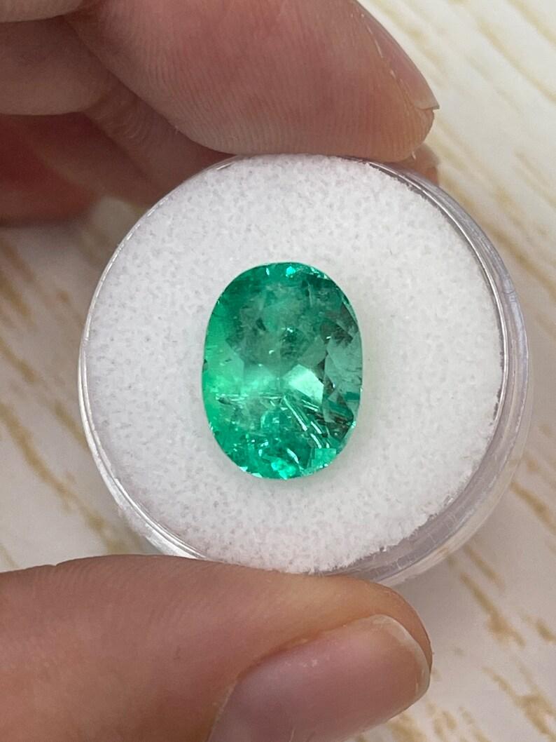 Modern 6.40ct Medium Green Natural Colombian Emerald - Oval Cut May Birthstone Gem For Sale