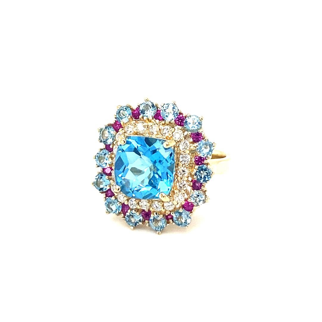 6.41 Carat Cushion Cut Blue Topaz Sapphire Diamond Yellow Gold Cocktail Ring In New Condition For Sale In Los Angeles, CA