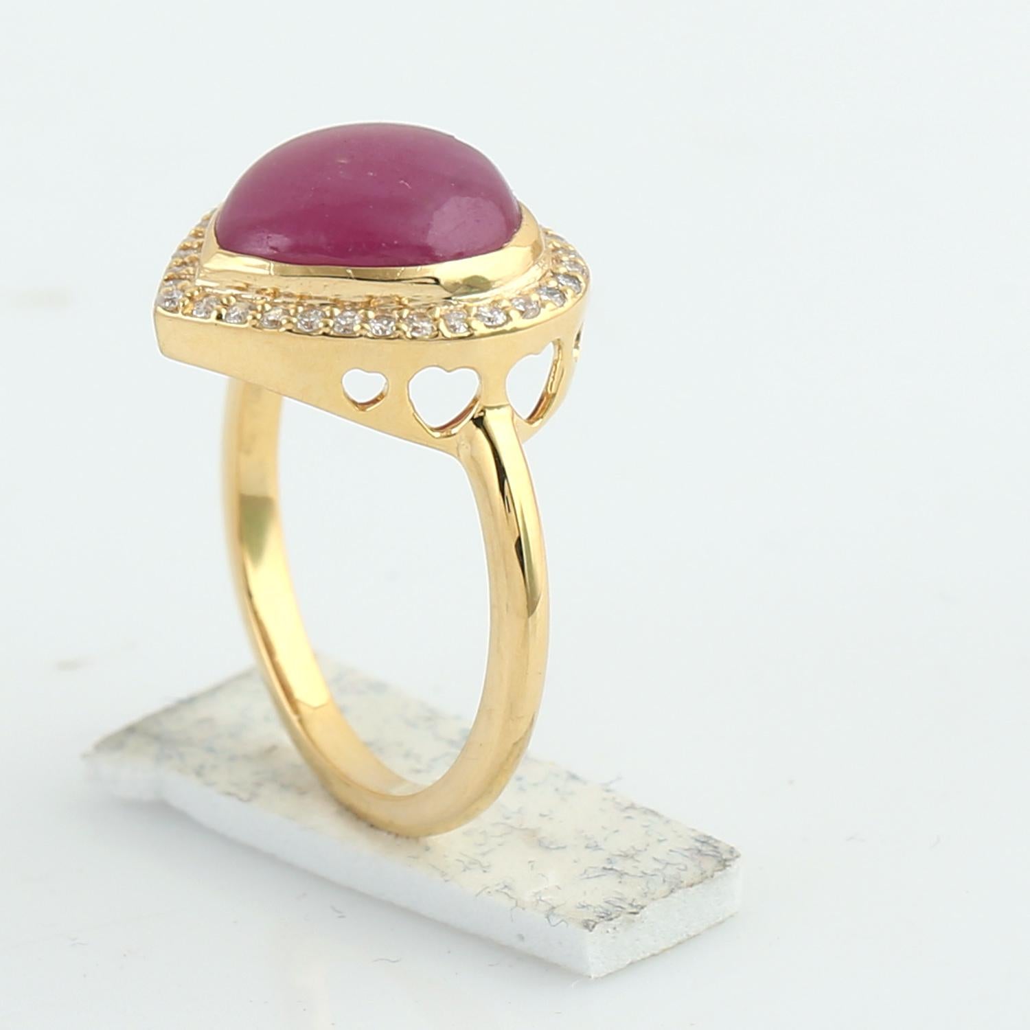 Artisan 6.41 Ct Heart Shaped Pink Sapphire Cocktail Ring With Diamonds In 18k Gold For Sale