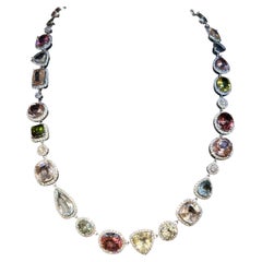 Collana a raggiera con tormalina multicolore e diamanti da 64,14 carati in oro bianco 18 carati