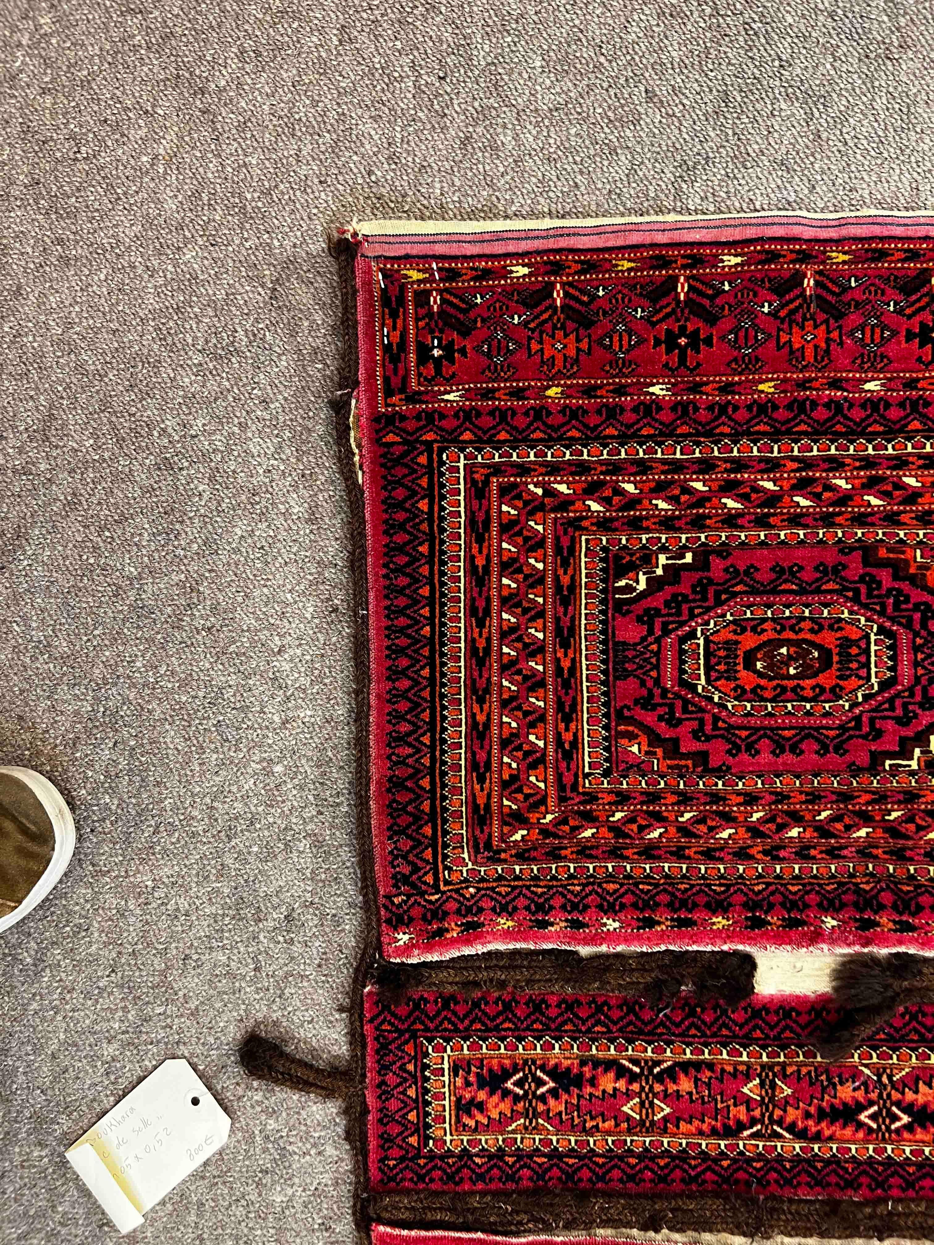 642 -  Schöne Turkmen-Tasche aus dem 19. Jahrhundert mit schönem Bukhara-Design (Wolle) im Angebot