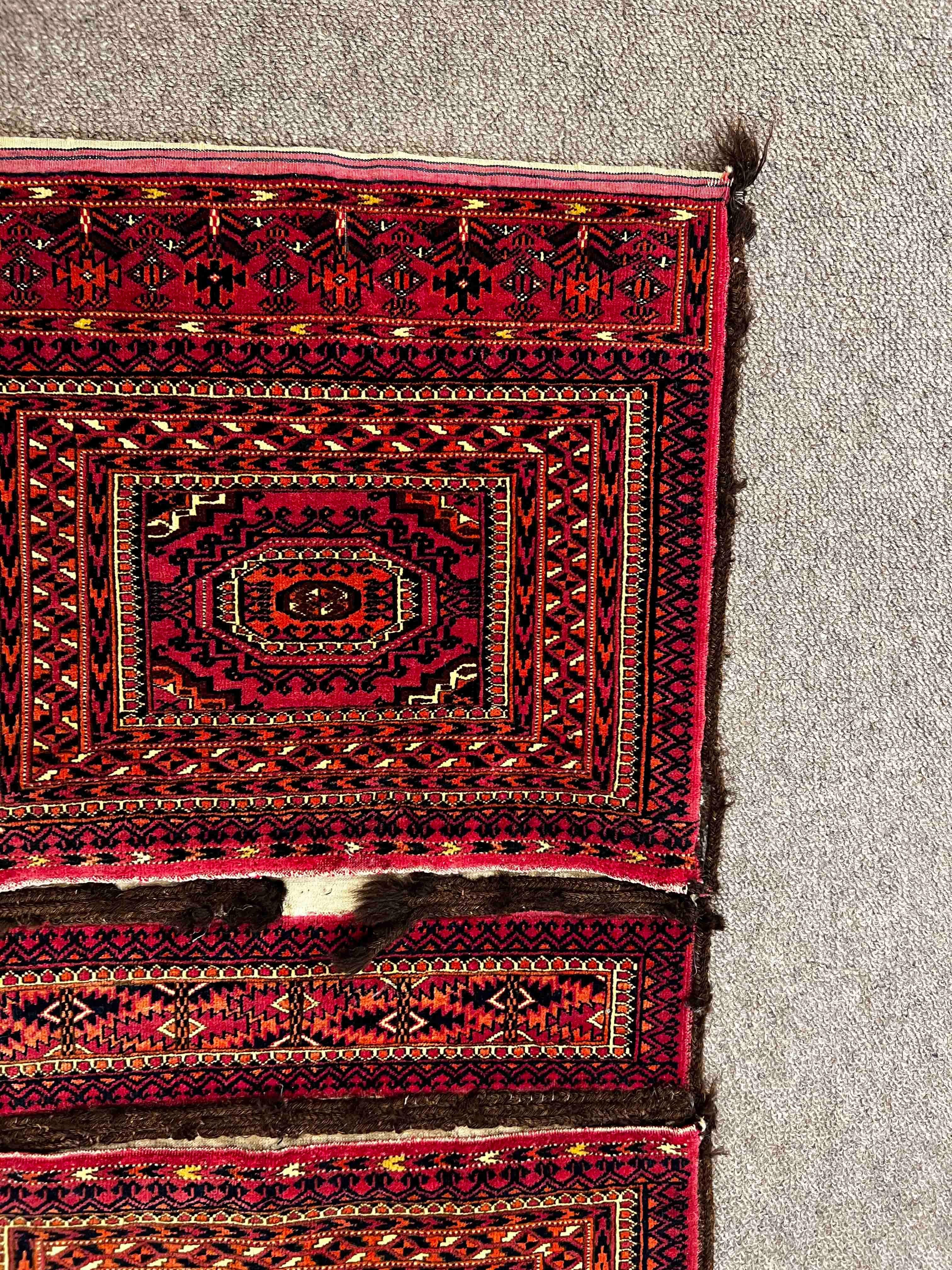 642 -  Schöne Turkmen-Tasche aus dem 19. Jahrhundert mit schönem Bukhara-Design im Angebot 1