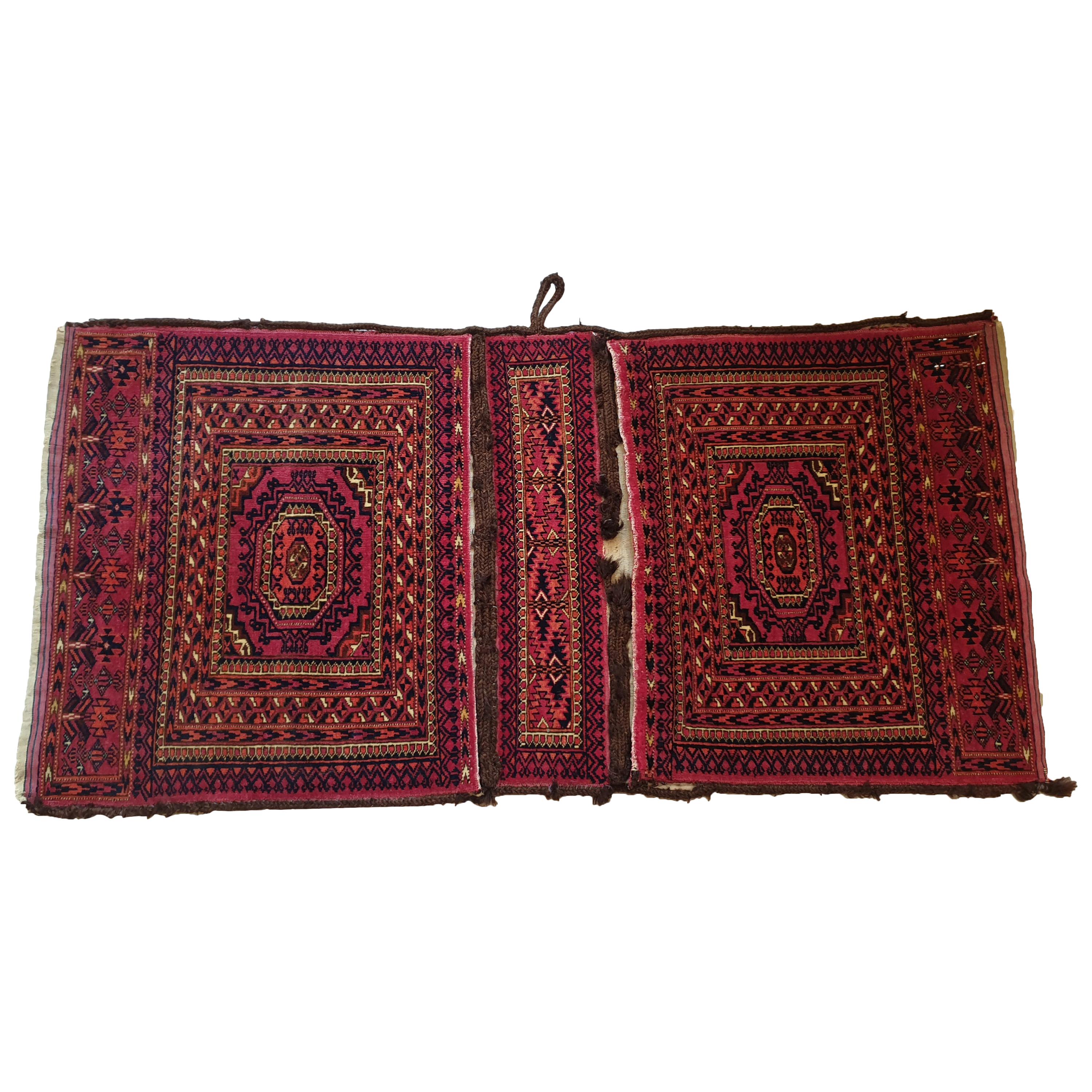 642 -  Beautiful 19th Century Turkmen Bag with a Nice Bukhara Design For Sale