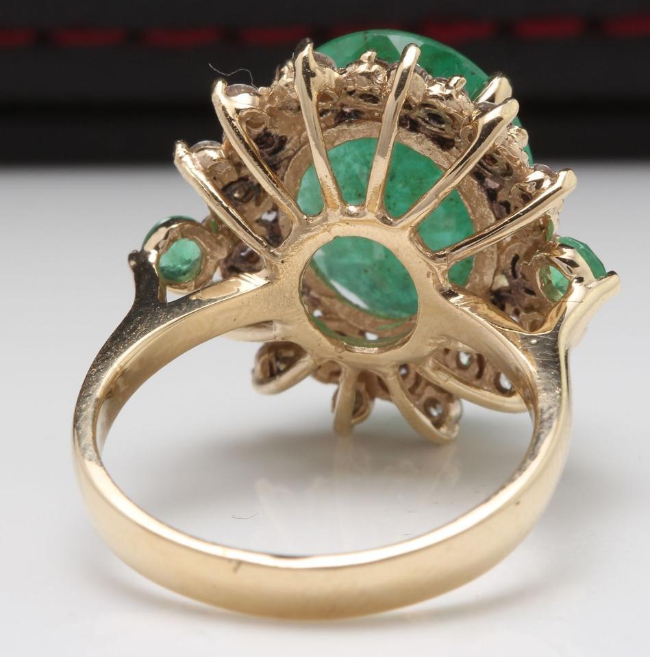 6.42 Carat Natural Emerald and Diamond 14 Karat Solid Yellow Gold Ring In New Condition For Sale In Los Angeles, CA