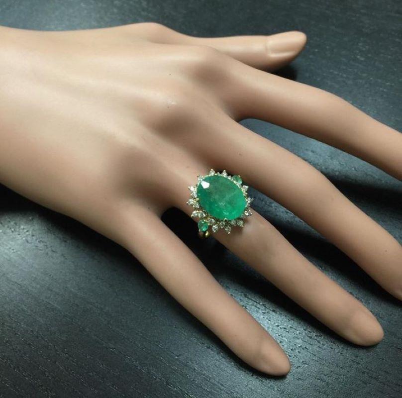 6.42 Carat Natural Emerald and Diamond 14 Karat Solid Yellow Gold Ring For Sale 2