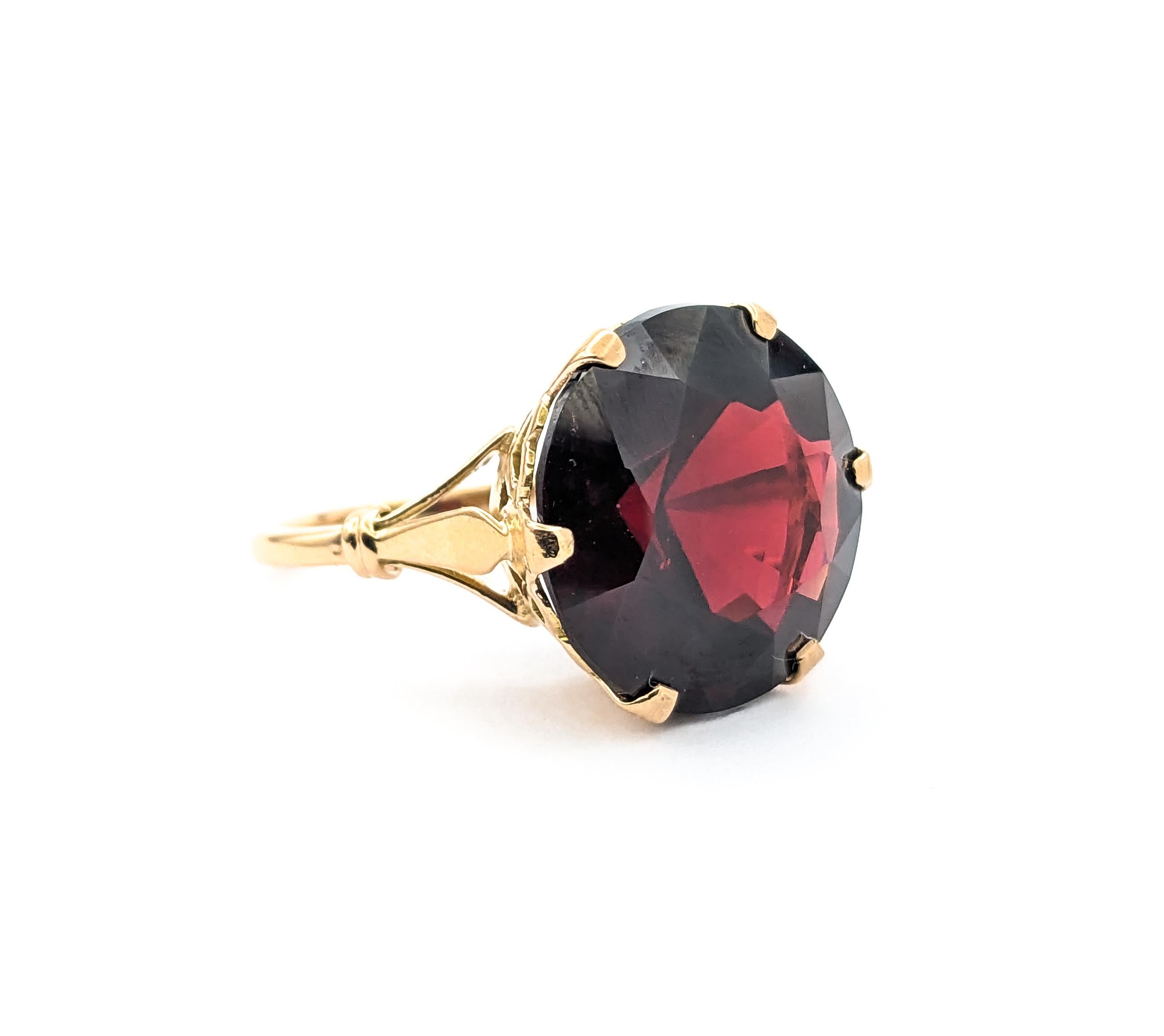 Modern 6.42ct Natural Pyrope Garnet Ring In Yellow Gold For Sale