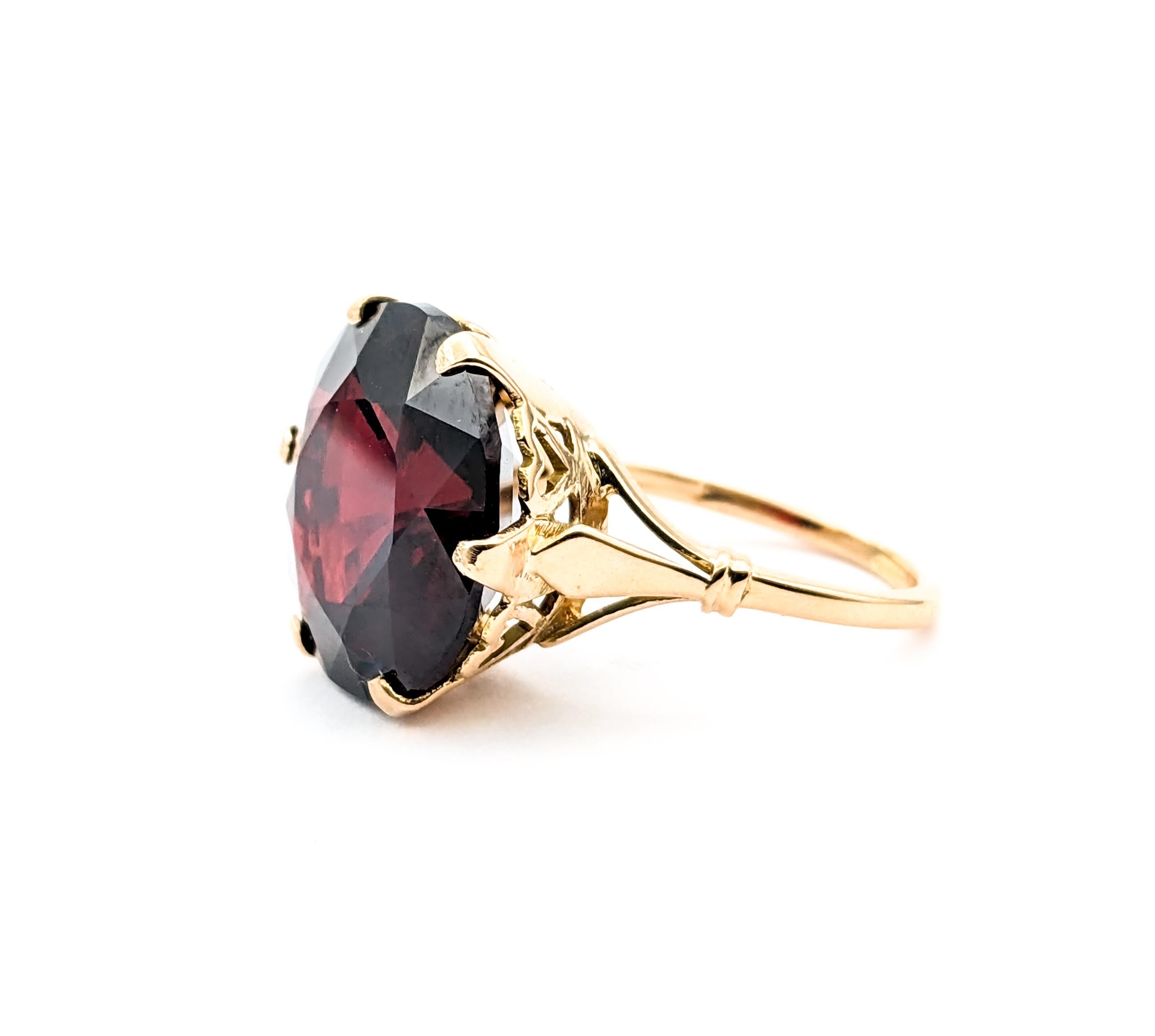 Women's 6.42ct Natural Pyrope Garnet Ring In Yellow Gold For Sale