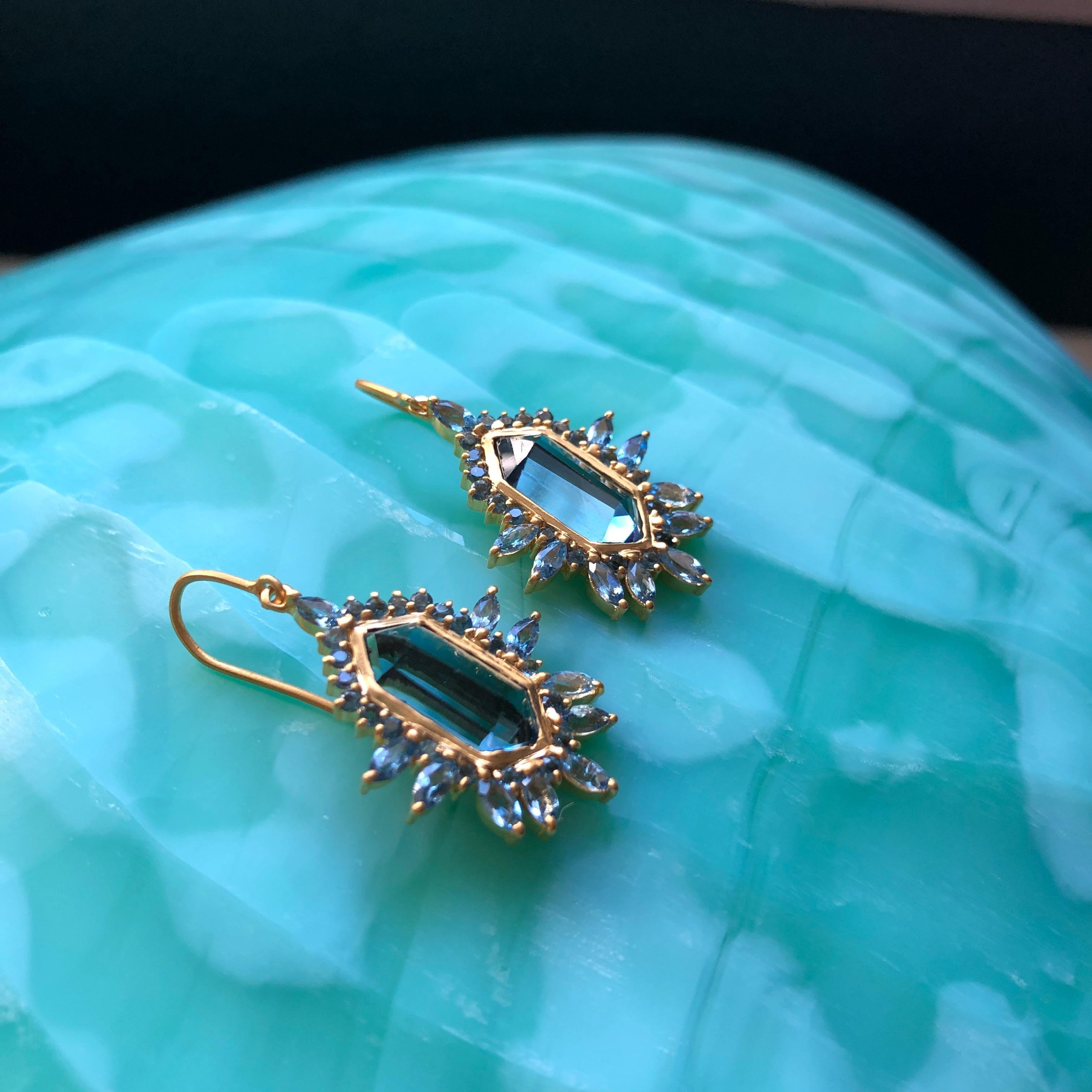 6.42 Carat Aquamarine London Blue Topaz Gold Geometric Earrings by Lauren Harper For Sale 3