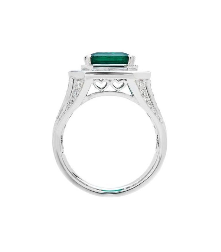 6.43 Carat Emerald Cut Colombian Emerald and Diamond Ring in 18 Karat White Gold In New Condition For Sale In Nassau, BS