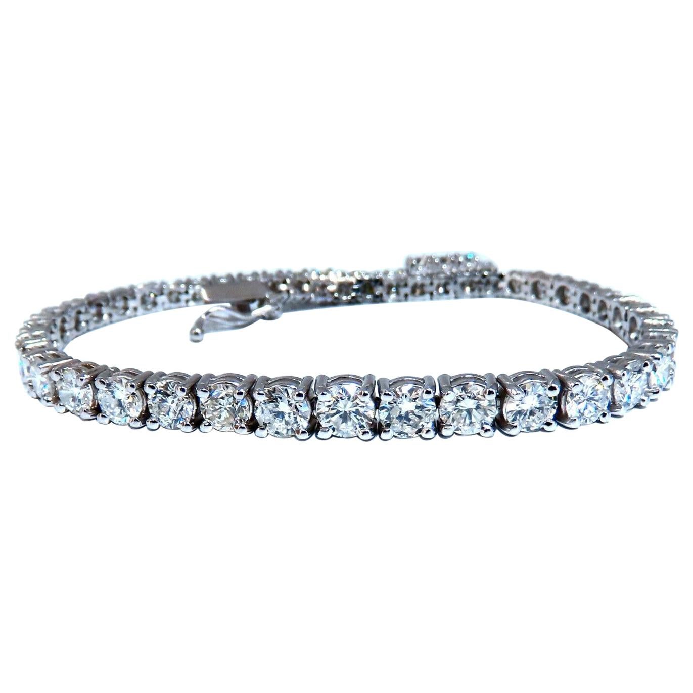 Bracelet tennis classique en or 14 carats avec calibre gradué classique et diamants naturels de 6,43 carats en vente