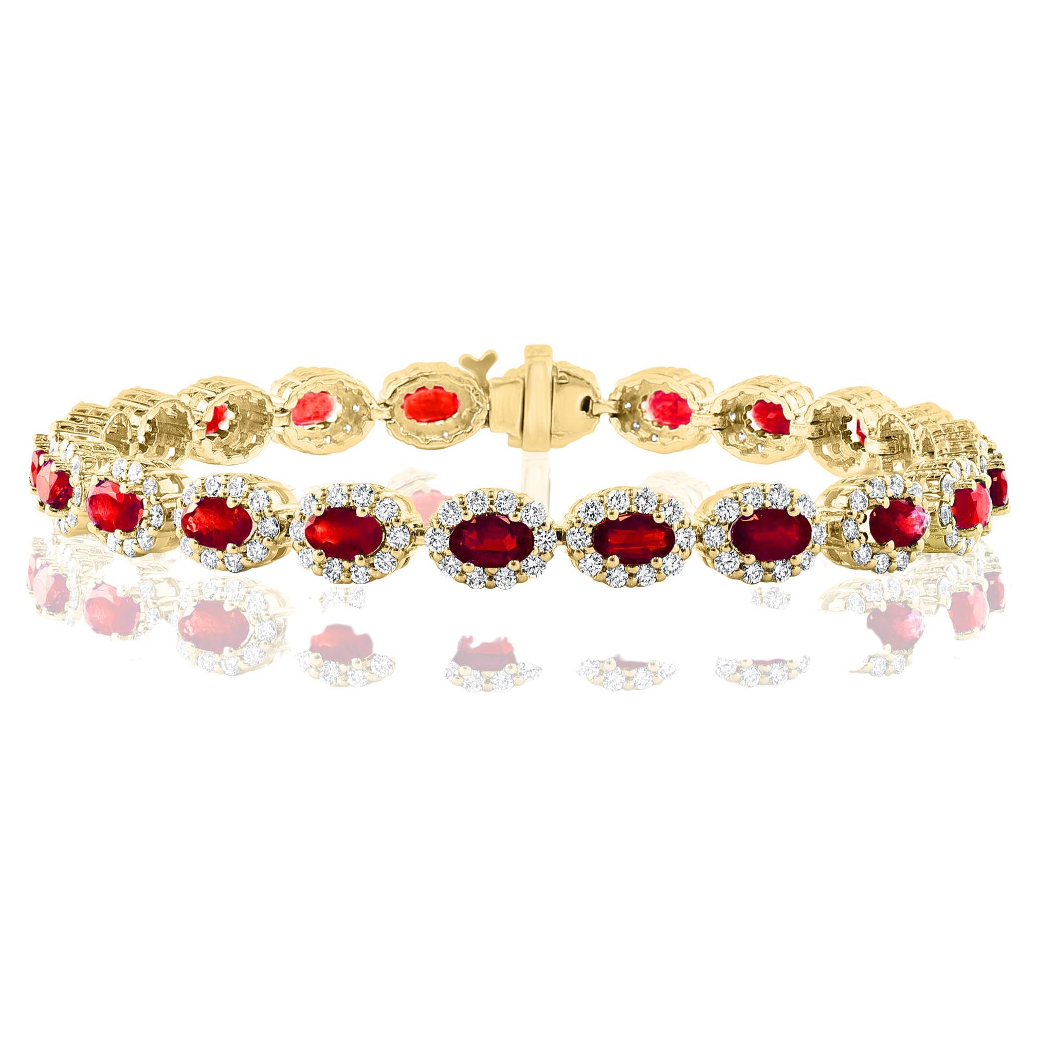Armband aus 14 Karat Gelbgold mit 6,43 Karat Rubin im Ovalschliff und Diamant-Halo