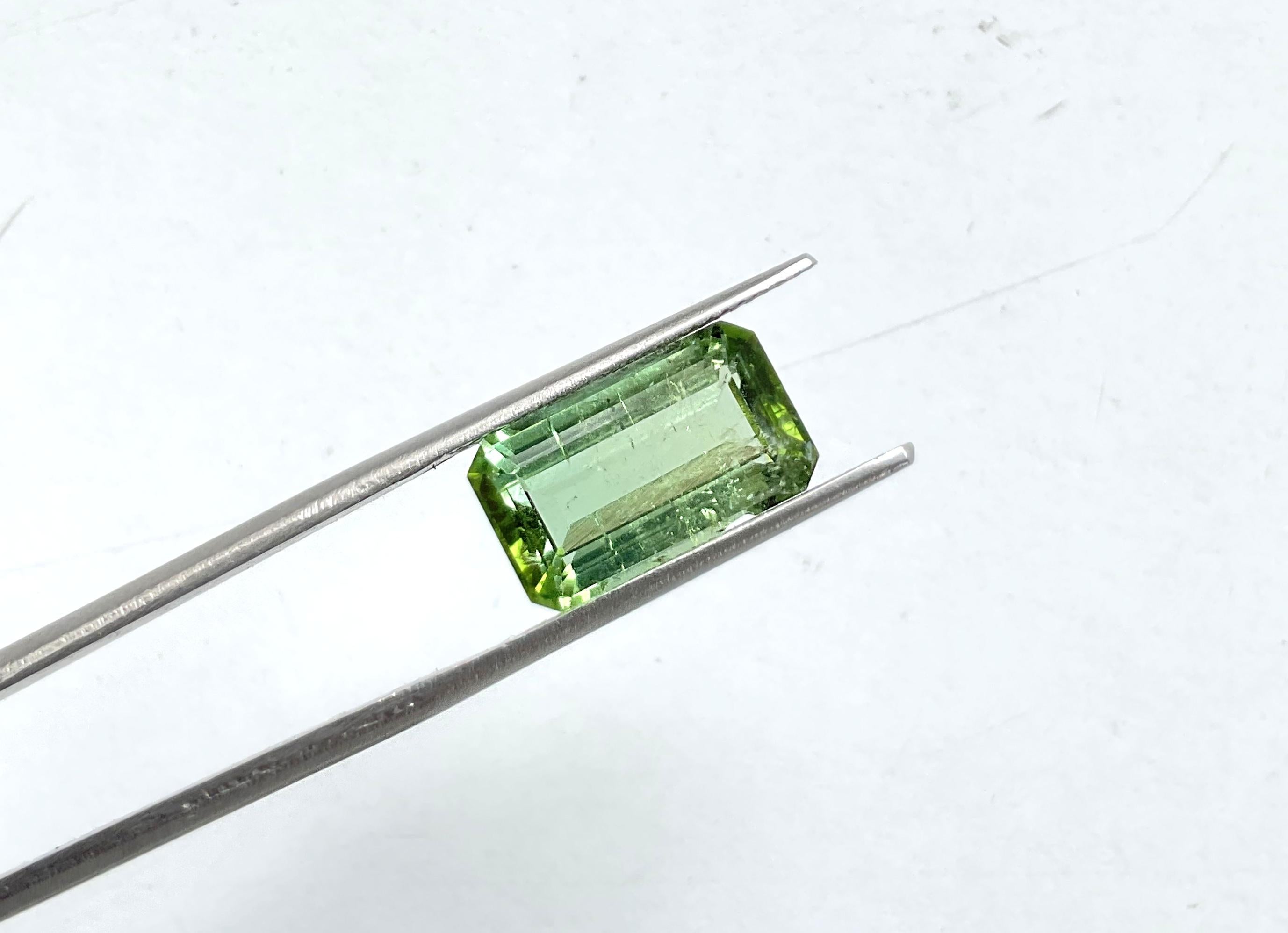 Women's or Men's 6.43 carats green Tourmaline octagon Faceted cut stone Top Quality Natural gem For Sale
