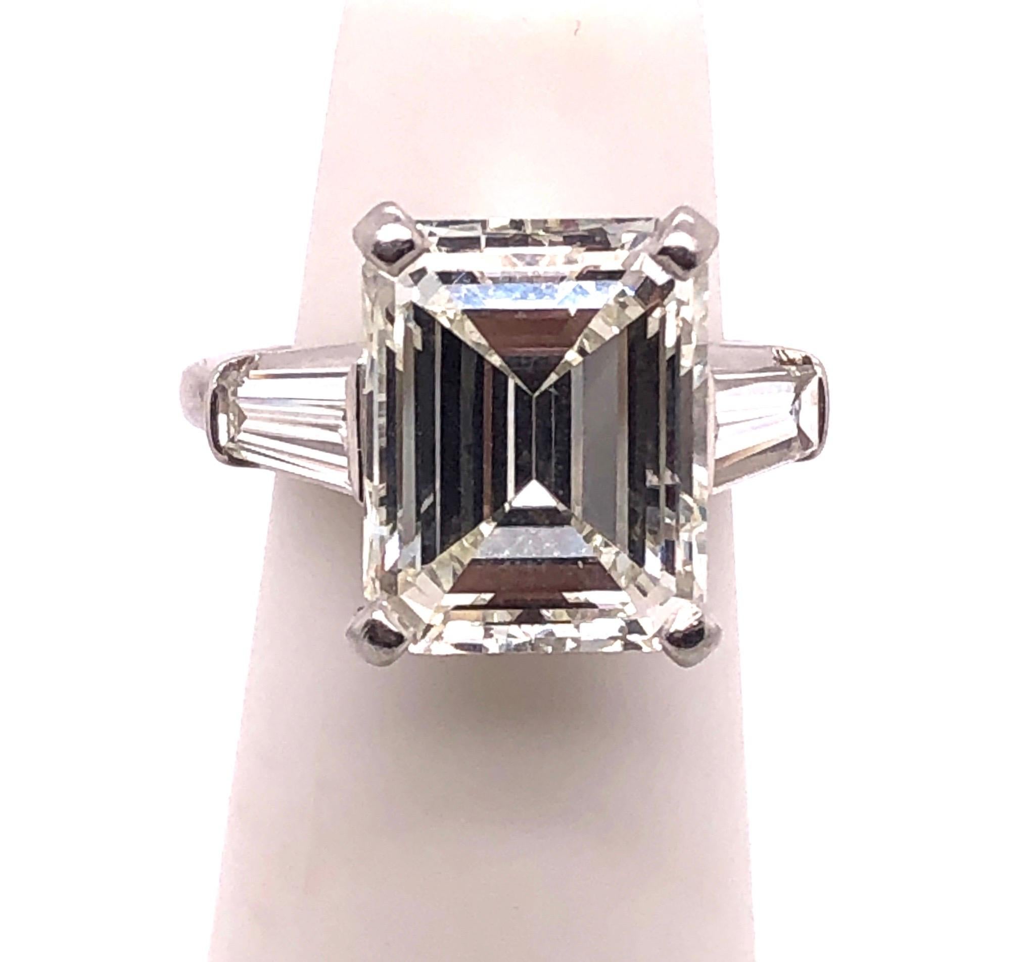 6,43 Karat Smaragdschliff Diamant Verlobungsring VS1 J/K Farbe, Platinfassung im Angebot 3