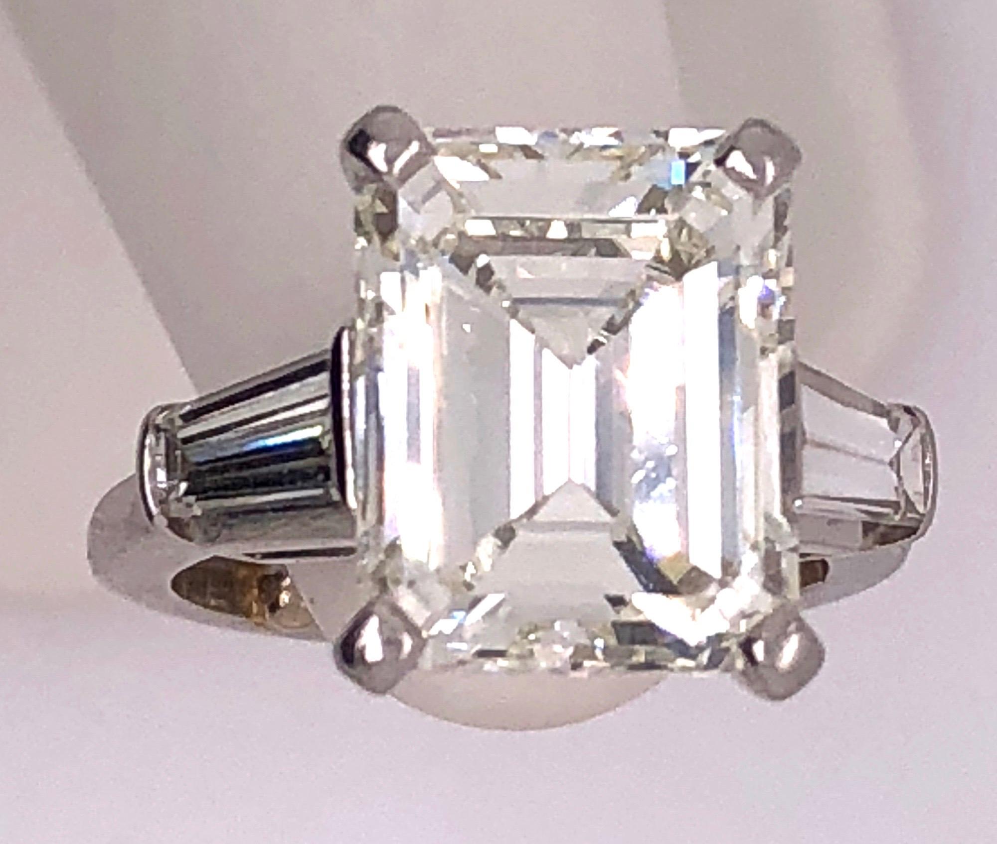 6,43 Karat Smaragdschliff Diamant Verlobungsring VS1 J/K Farbe, Platinfassung im Angebot 5