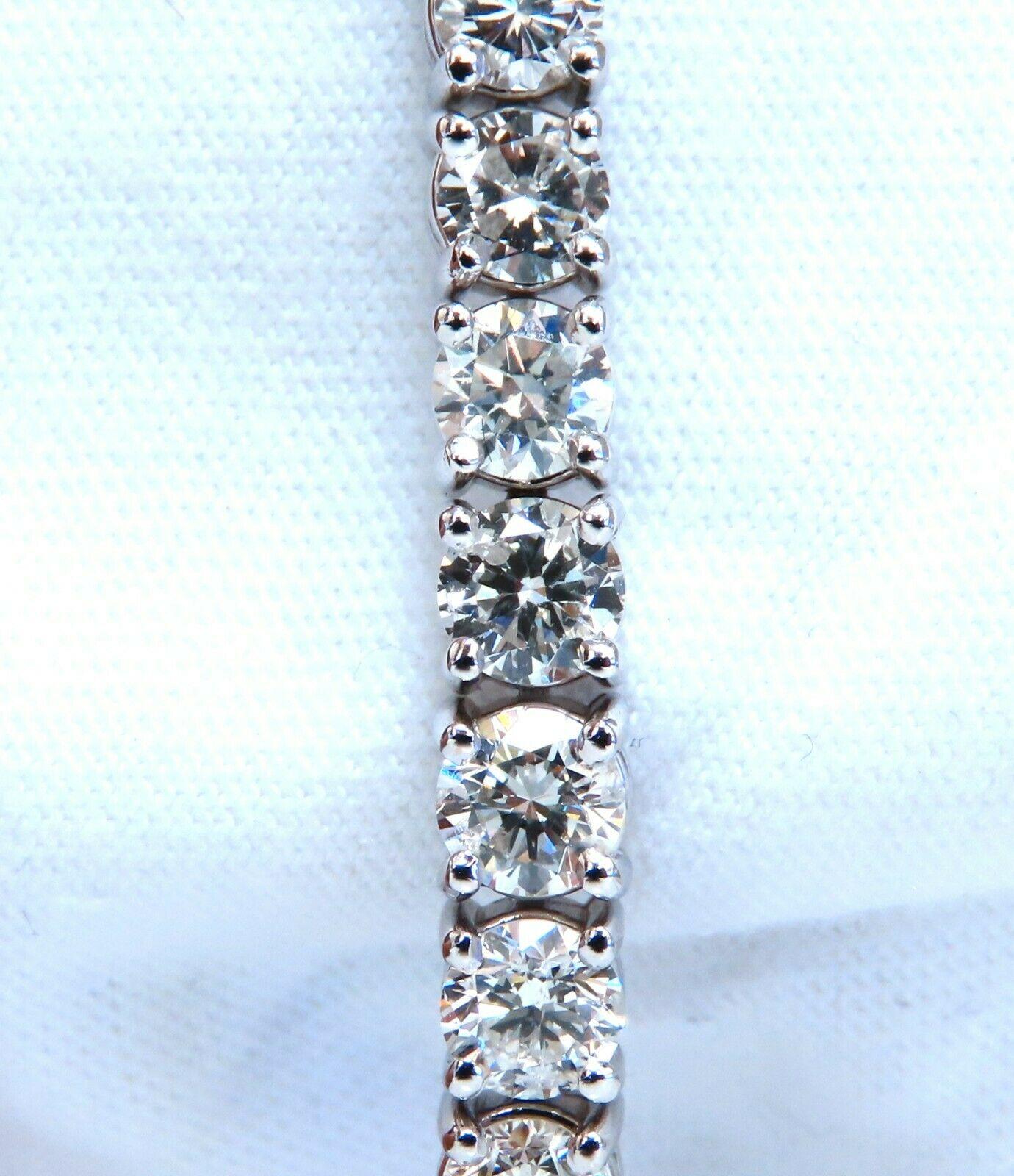 Bracelet tennis classique en or 14 carats avec calibre gradué classique et diamants naturels de 6,43 carats Neuf - En vente à New York, NY