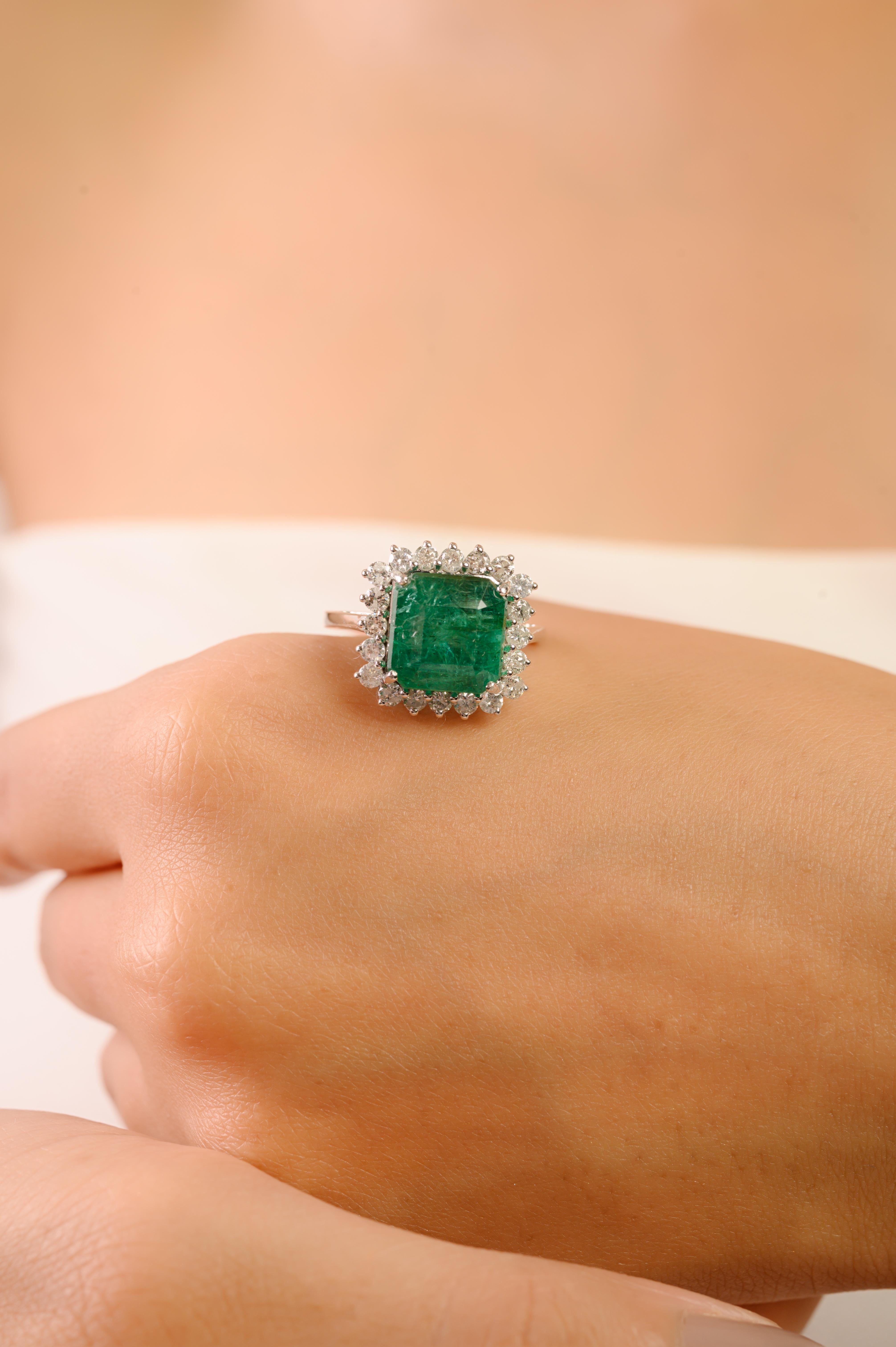 Im Angebot: 6,43 Karat Natürlicher Smaragd & Diamant-Cocktailring aus 14K Weißgold Luxus-Schmuck () 10