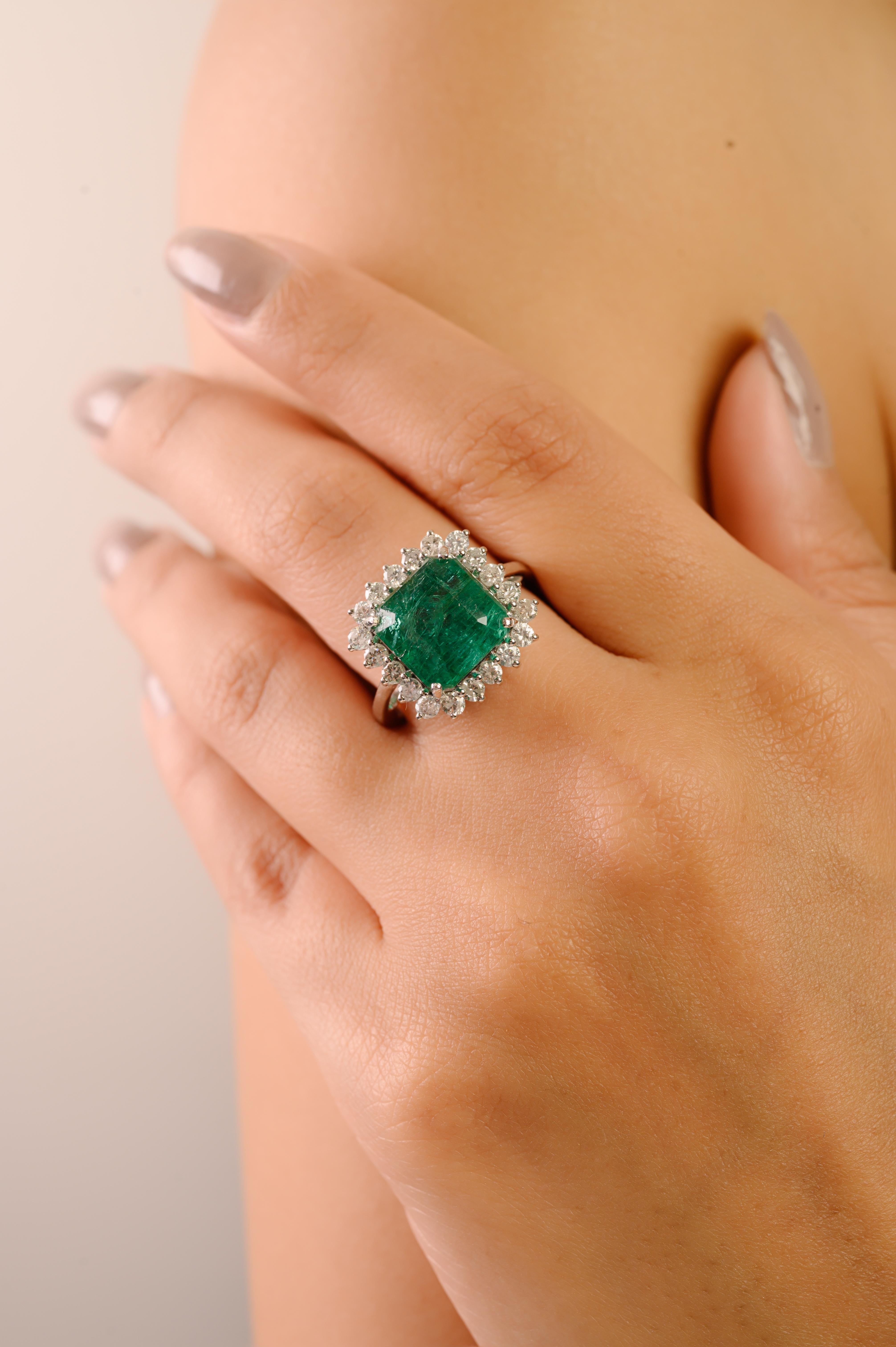 Im Angebot: 6,43 Karat Natürlicher Smaragd & Diamant-Cocktailring aus 14K Weißgold Luxus-Schmuck () 2