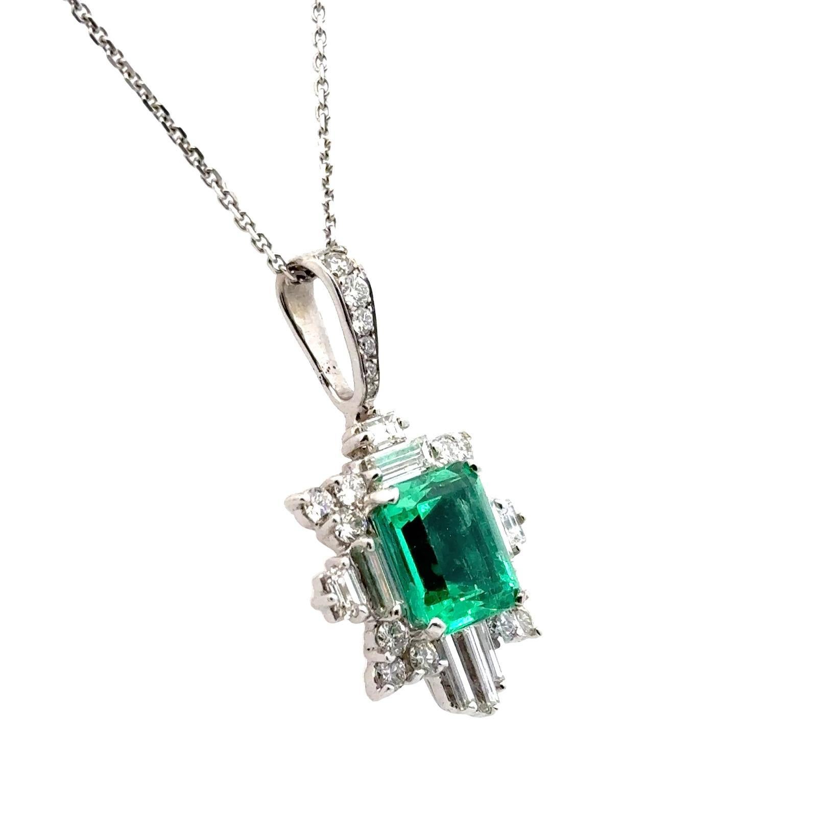 Contemporary 6.44 Carat Colombian Emerald Diamond 18 Karat White Gold Pendant Necklace For Sale