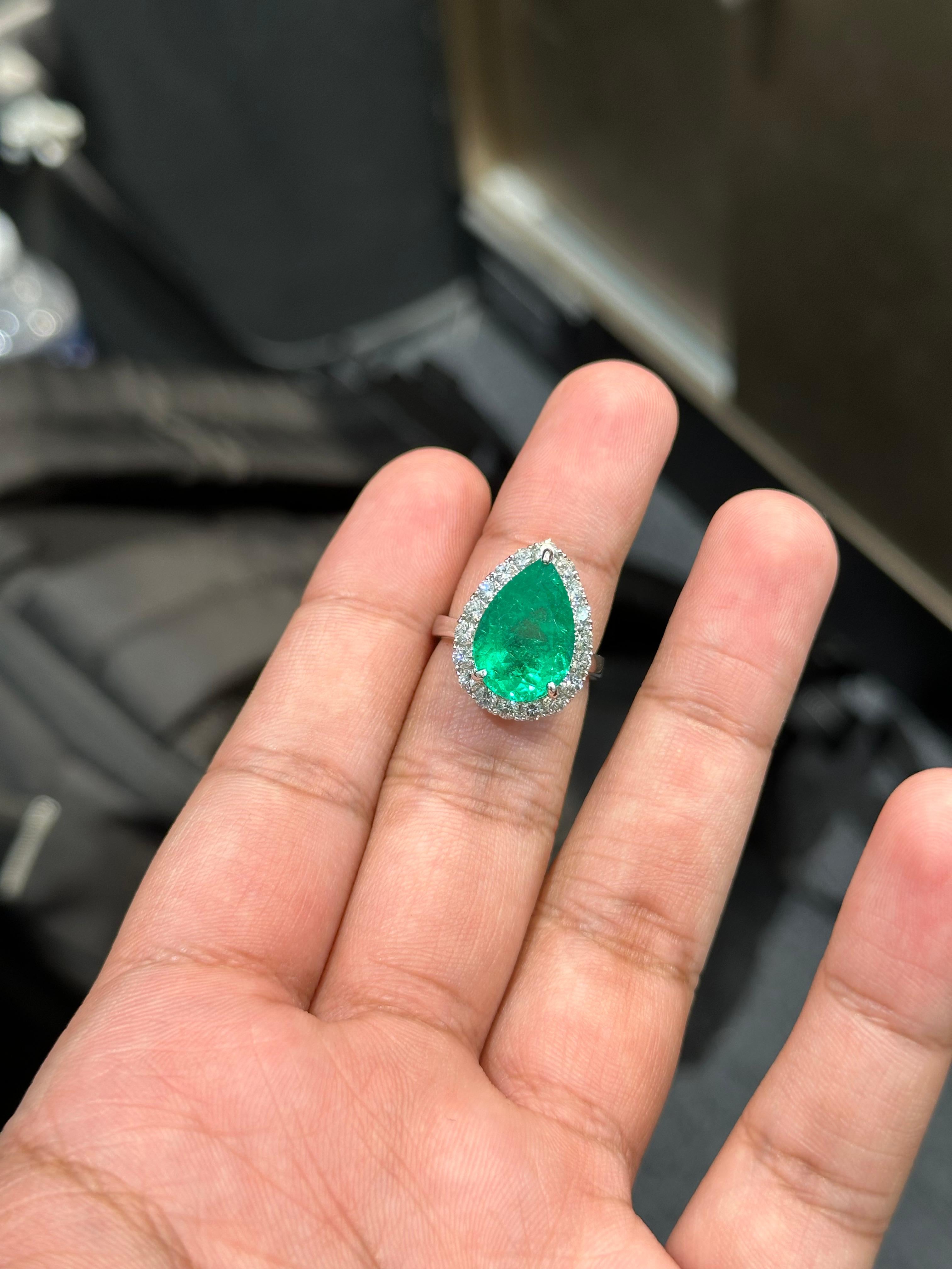 Victorian 6.44 Carat pear-cut Colombian Emerald & Diamond Ring in Platinum 900