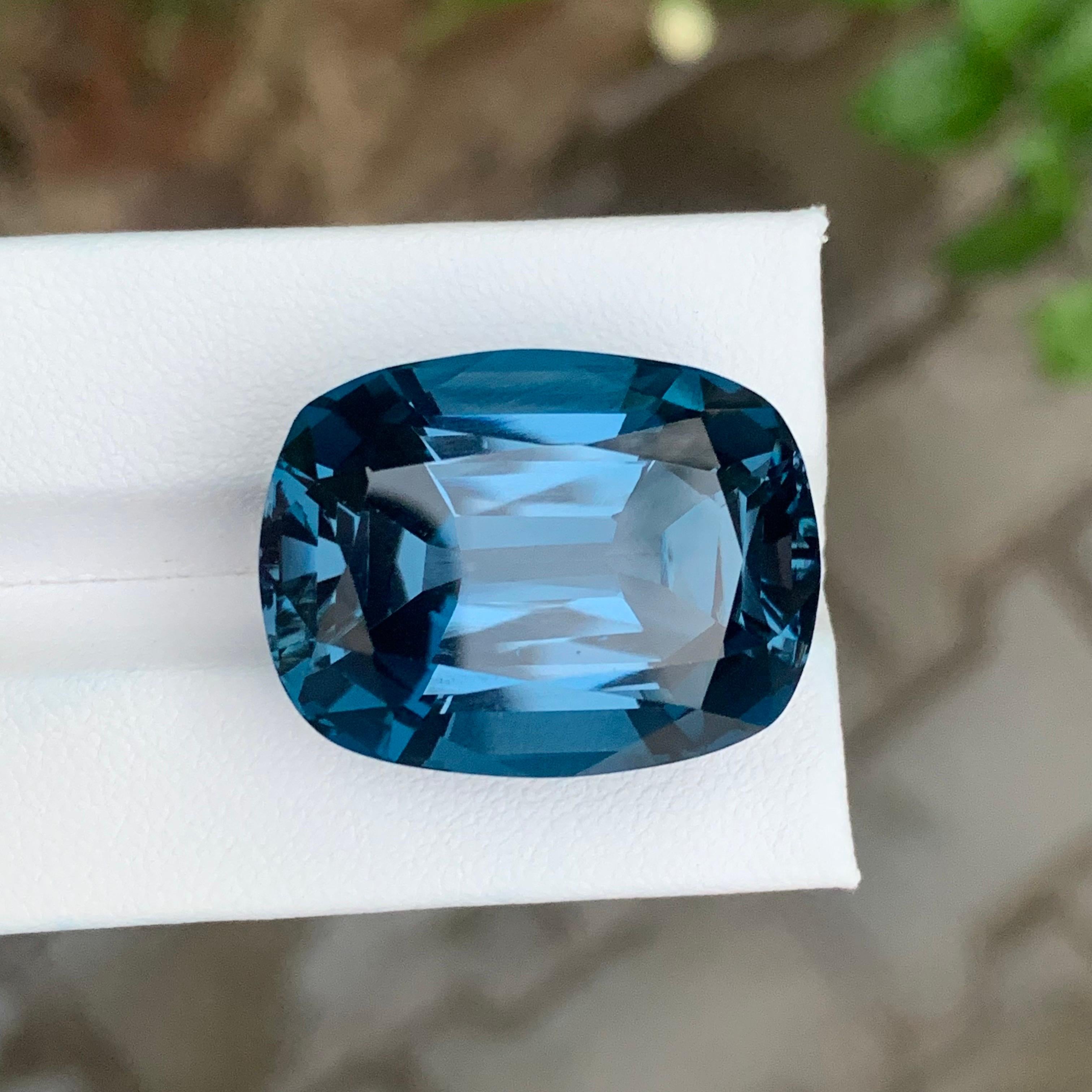 Topaze bleue de Londres en vrac

Poids : 64,45 carats
Dimension : 26 x 20 x 14 Mm
Origine : Brésil
Forme : Ovale
Couleur : Bleu foncé
Certificat : Sur demande du client

La topaze bleue de Londres est une variété envoûtante de topaze réputée pour sa