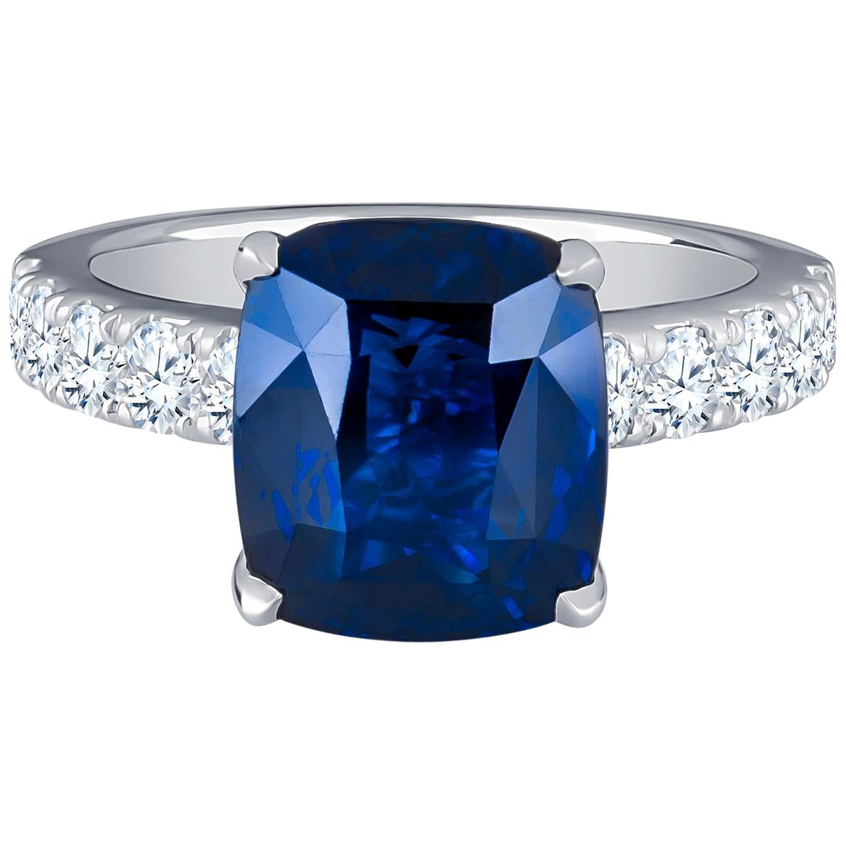 Bague en diamant 18 carats certifié GRS avec saphir de Ceylan taille coussin bleu vif de 6,44 carats