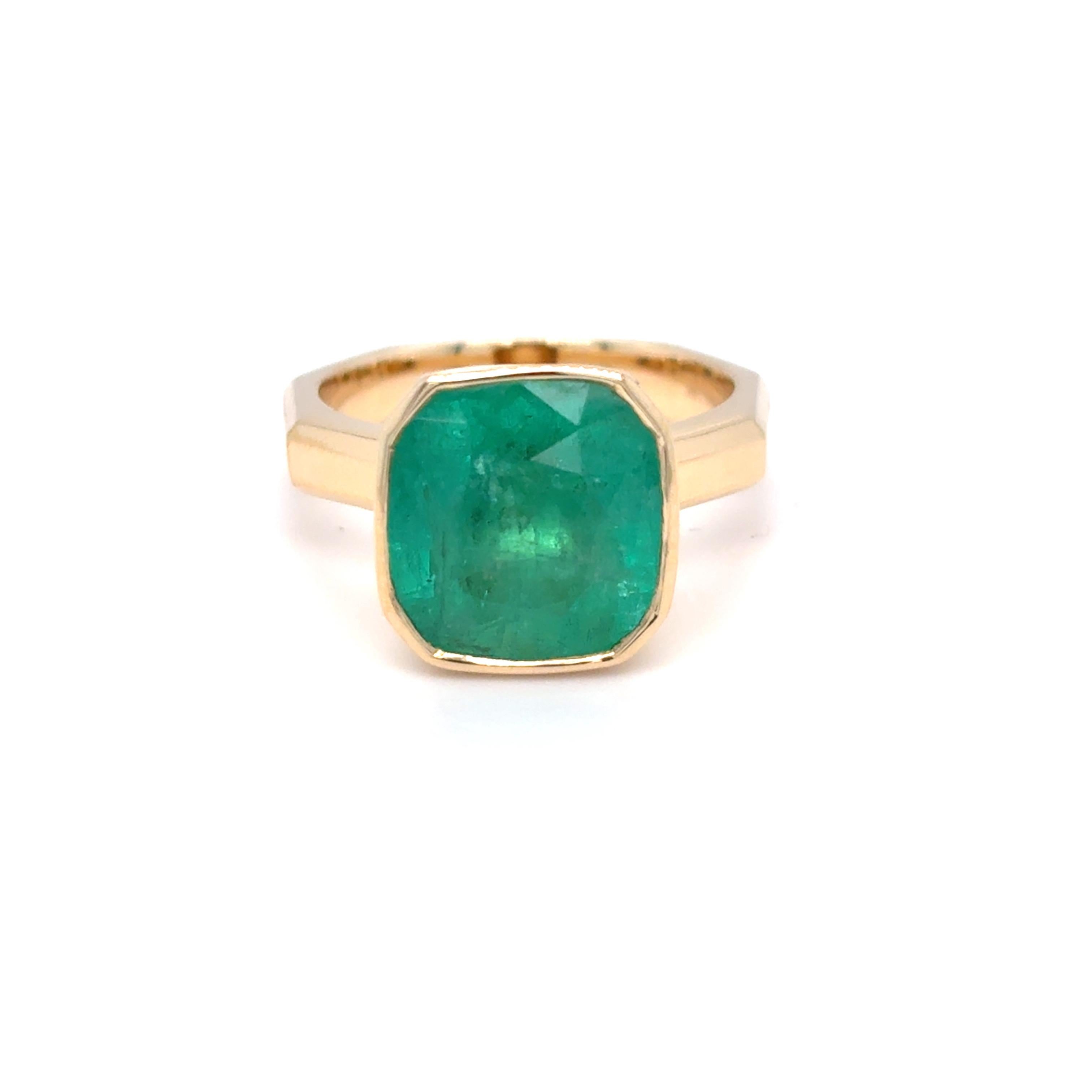 6.45 Carat Cushion Cut Colombian Emerald Yellow Gold Ring For Sale 7