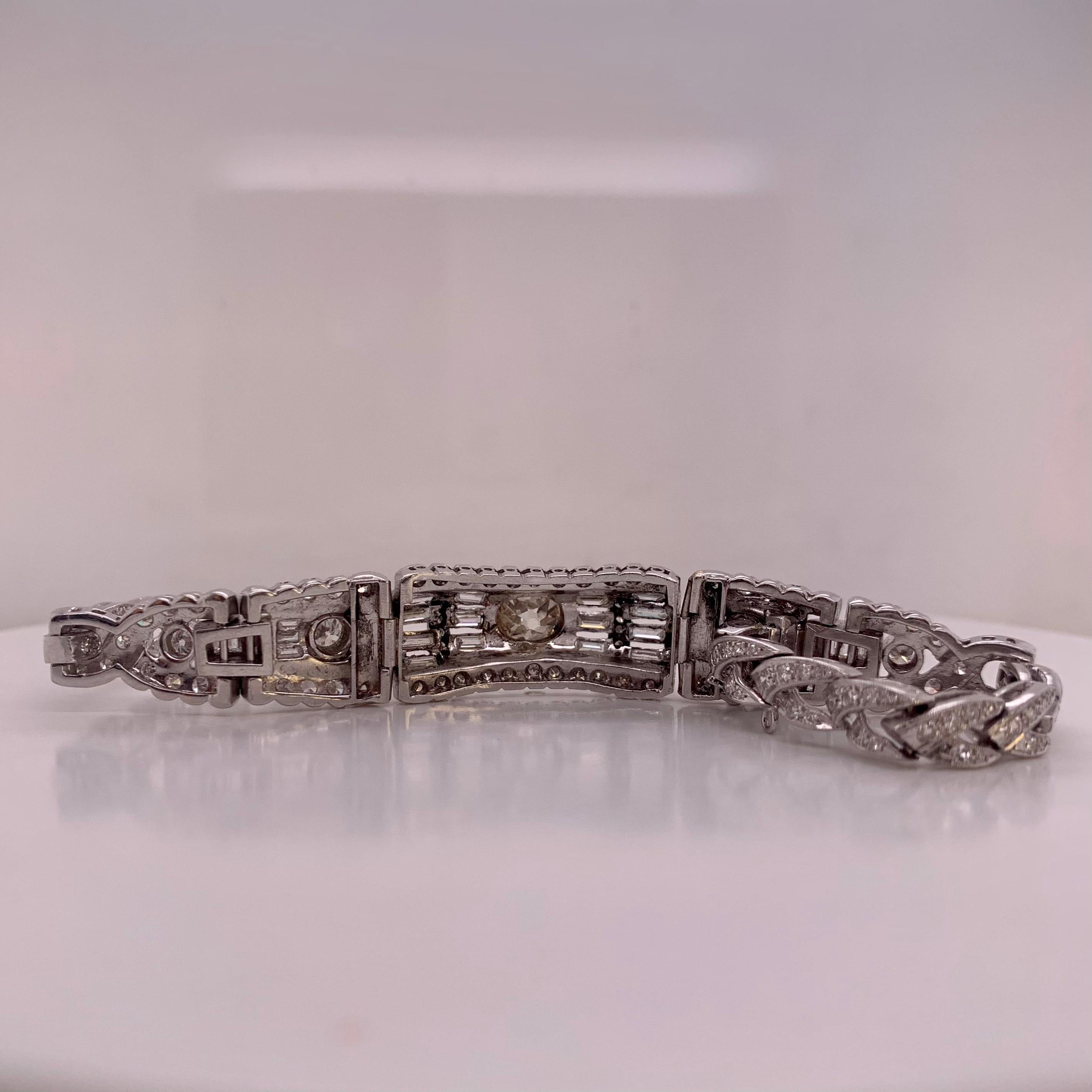 Bracelet en diamant de 6,45 carats en or blanc 18 carats et 90 % de platine Neuf - En vente à Bangkok, TH