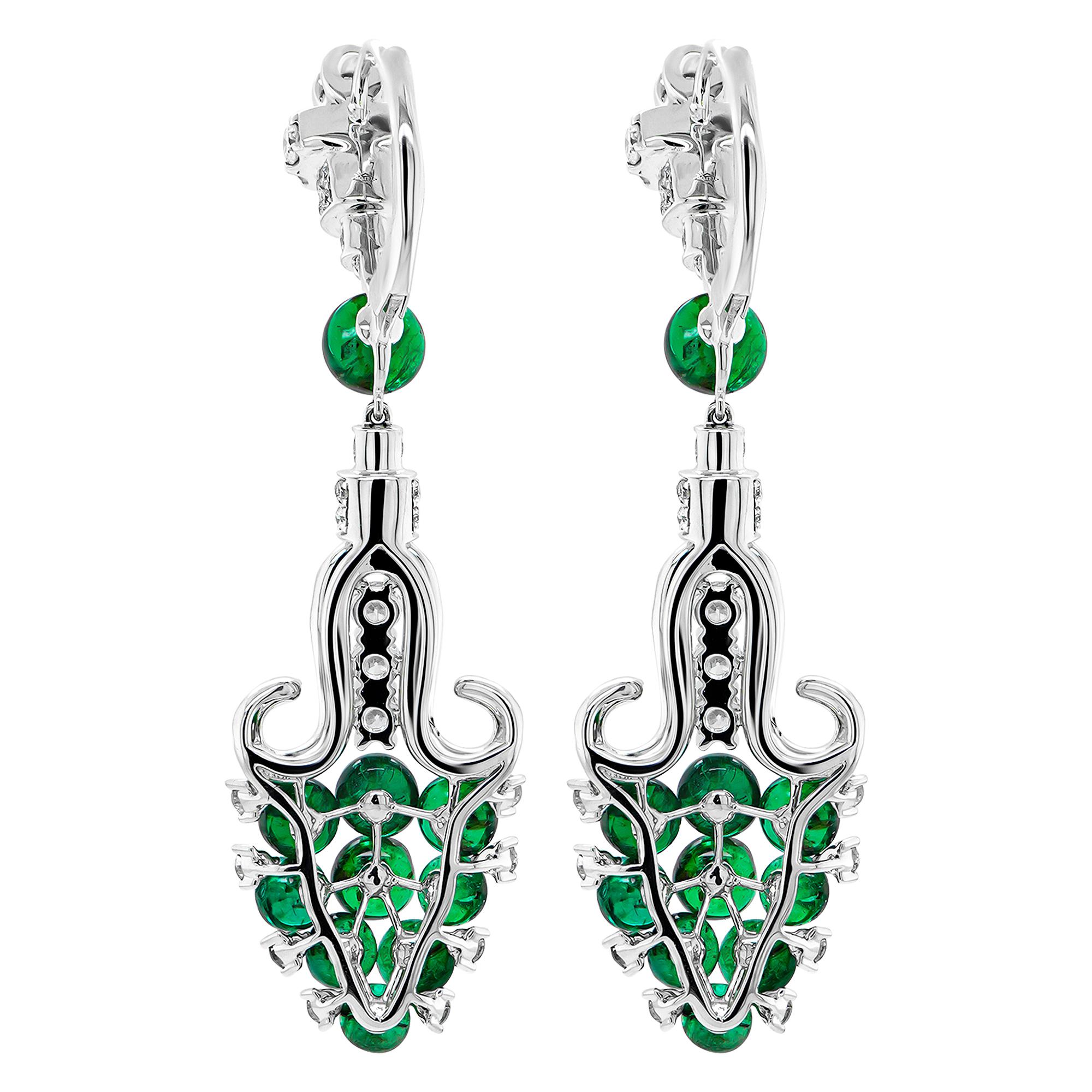 Art Deco 6.45 Carat Emerald & 2.13 Carat White Diamond F VS Vintage Design 18K Earring For Sale