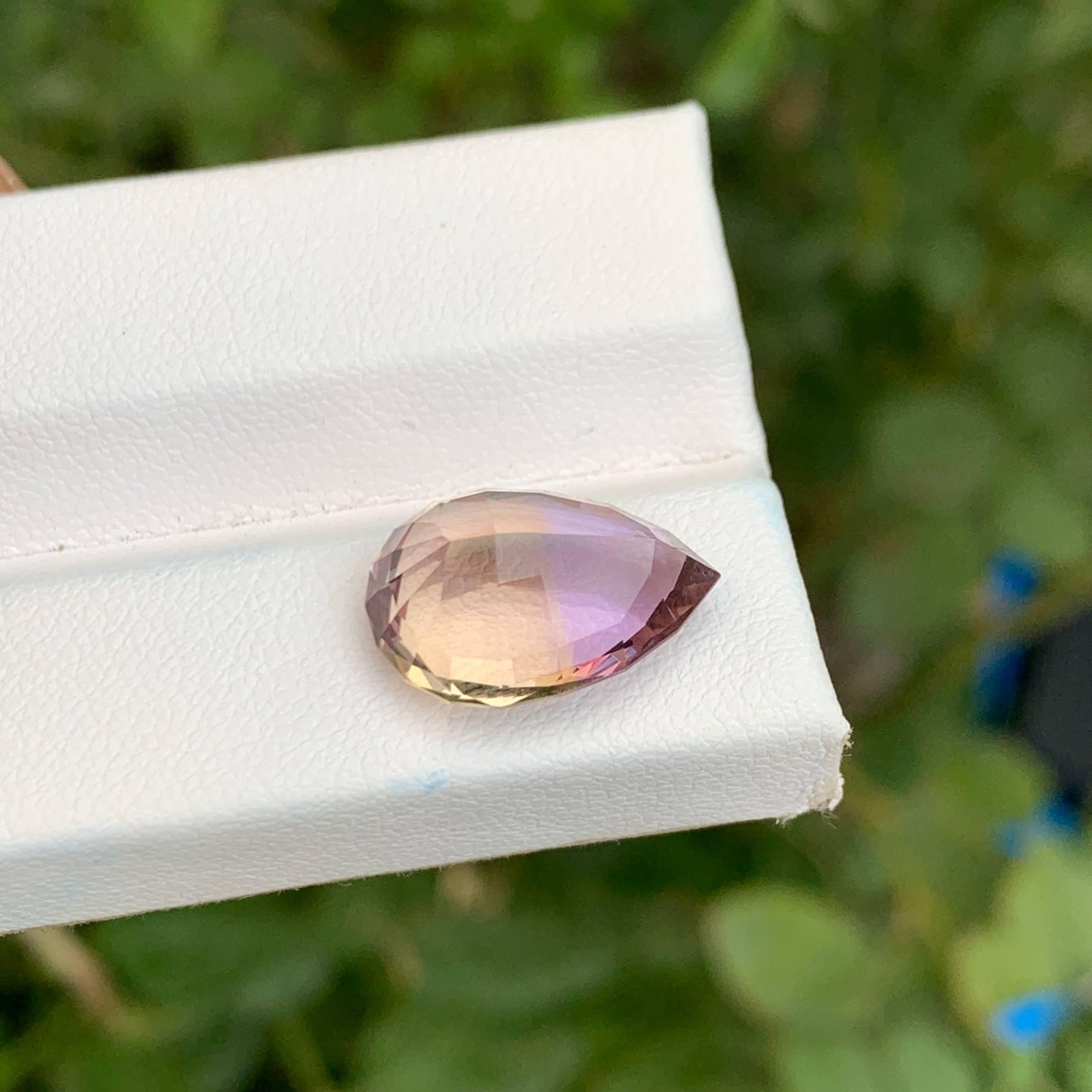 Gewicht 6,45 Karat
Abmessungen 15,6x10,5x7,9 mm
Behandlung Keine
Herkunft Brasilien
Klarheitslupe Sauber
Form Schnitt Birne 
NA


Dieser 6,45 Karat schwere, natürliche Ametrin ist eine atemberaubende zweifarbige Schönheit, die auf elegante Weise die